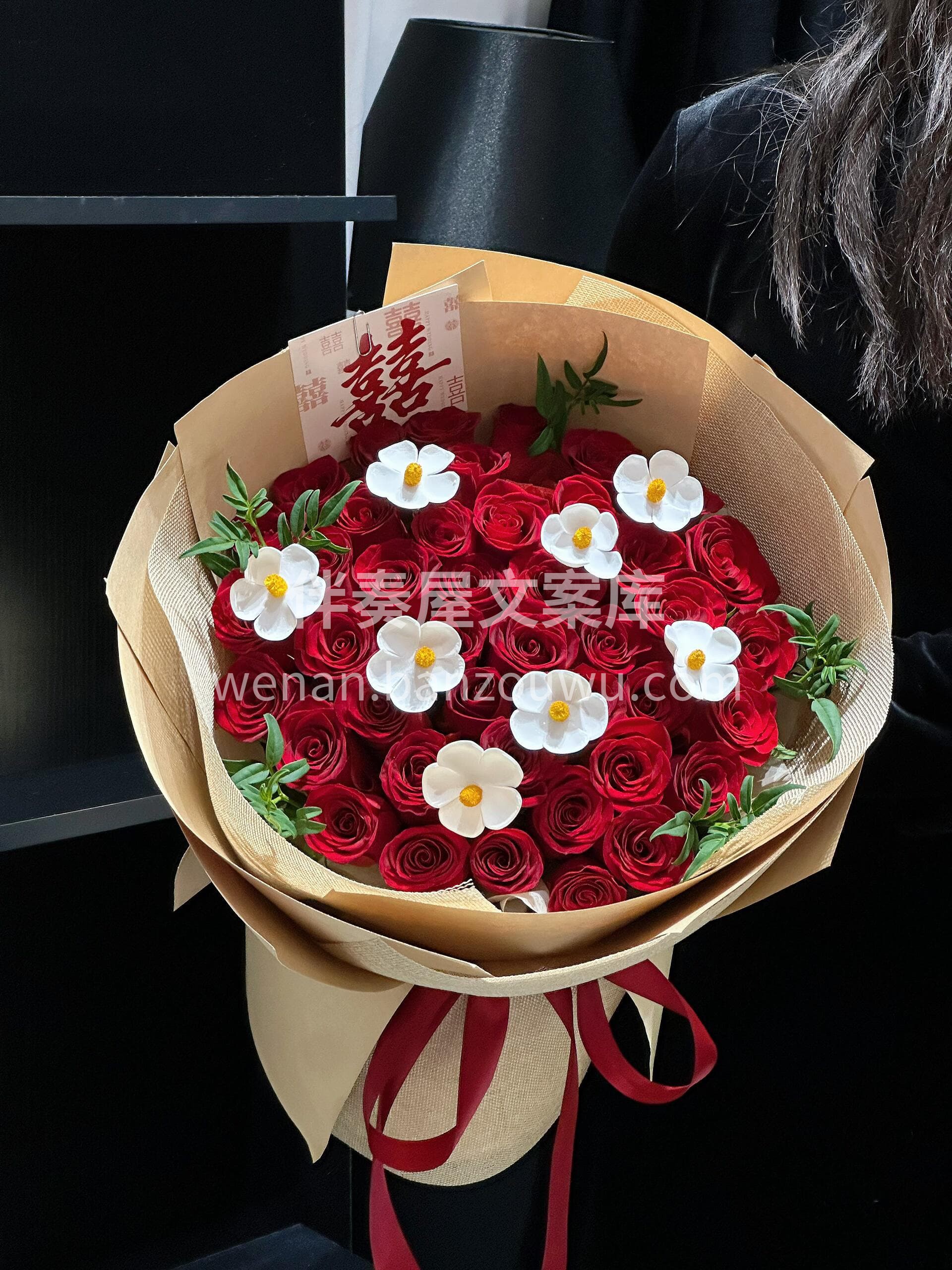红色系订婚花束🎈 红是心动的滚烫❤️花是相守的序章 从此良辰 配图3