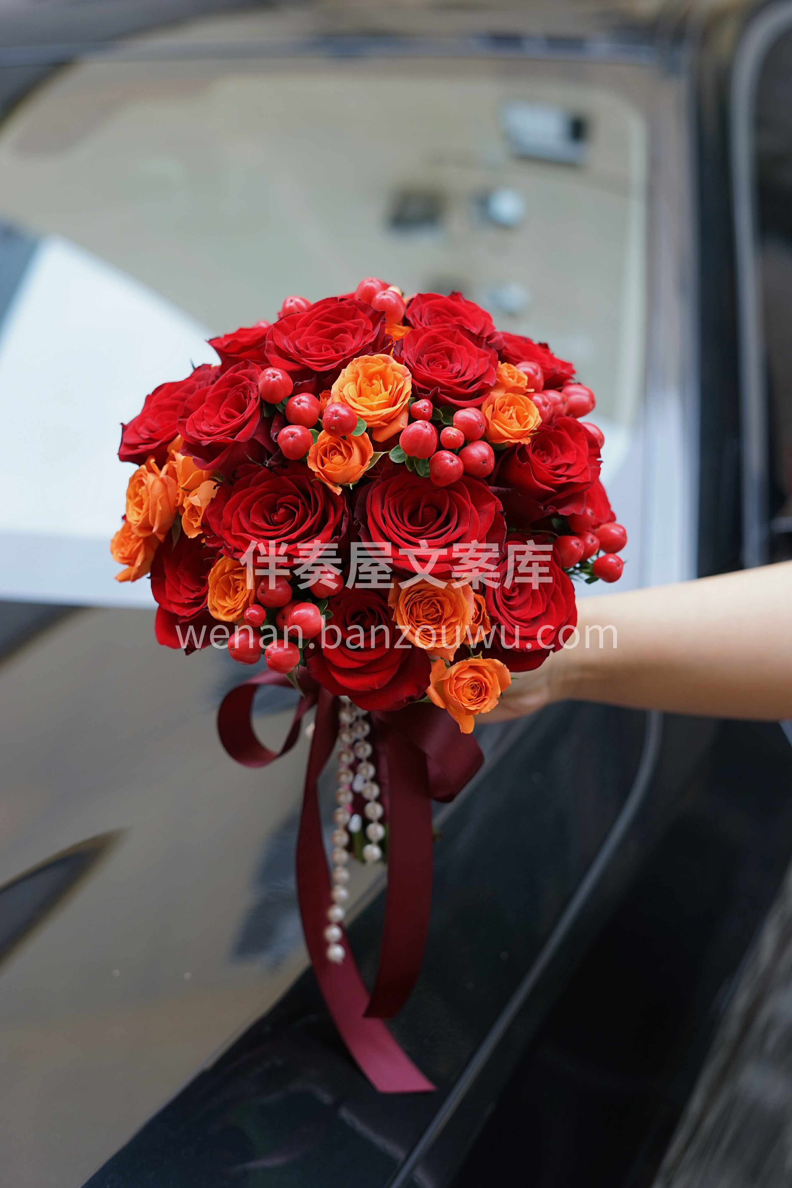 低预算手捧花🌸 🧡经典的红橙色系 一直深 配图2