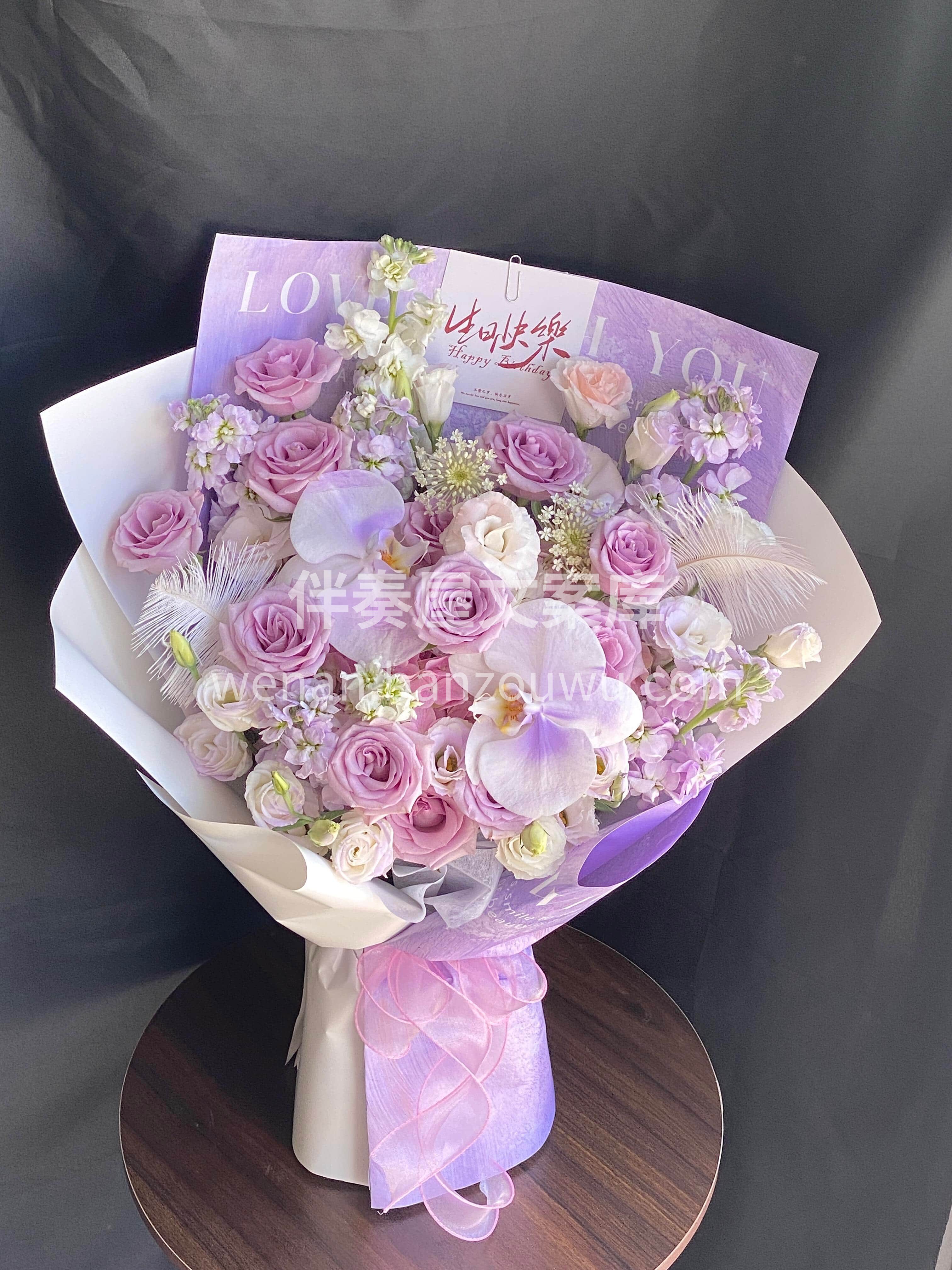 紫色系花束自带柔光滤镜✨ 把所有温柔的心事💕 都藏进层层花瓣 配图2