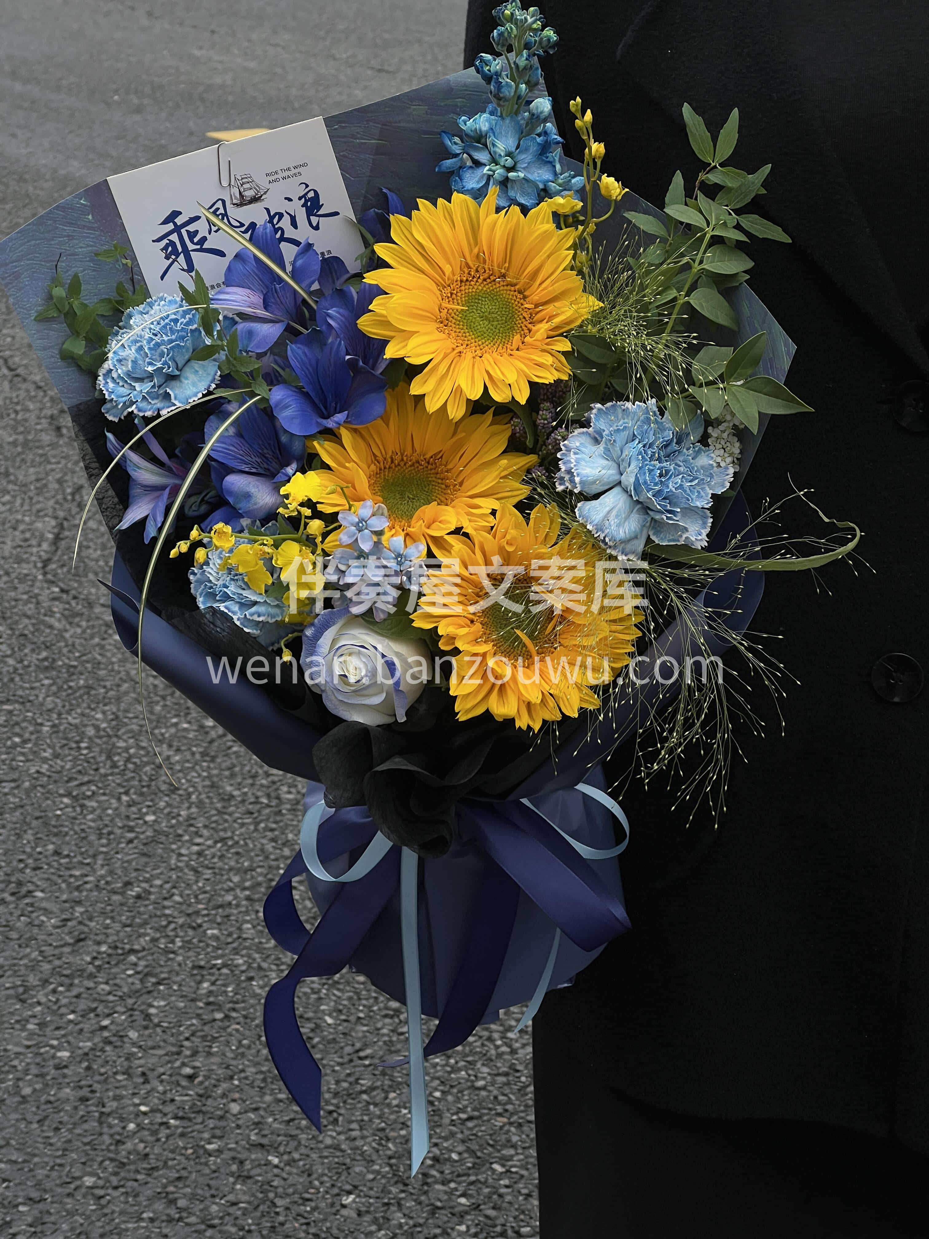 向日葵可以温暖也可以高级🌻 当明媚的向日葵撞上静谧的蓝💙像阳 配图2