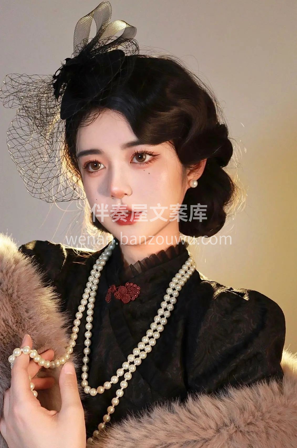 ♟复古旗袍妆容 妆容以粉棕色系为主 再搭