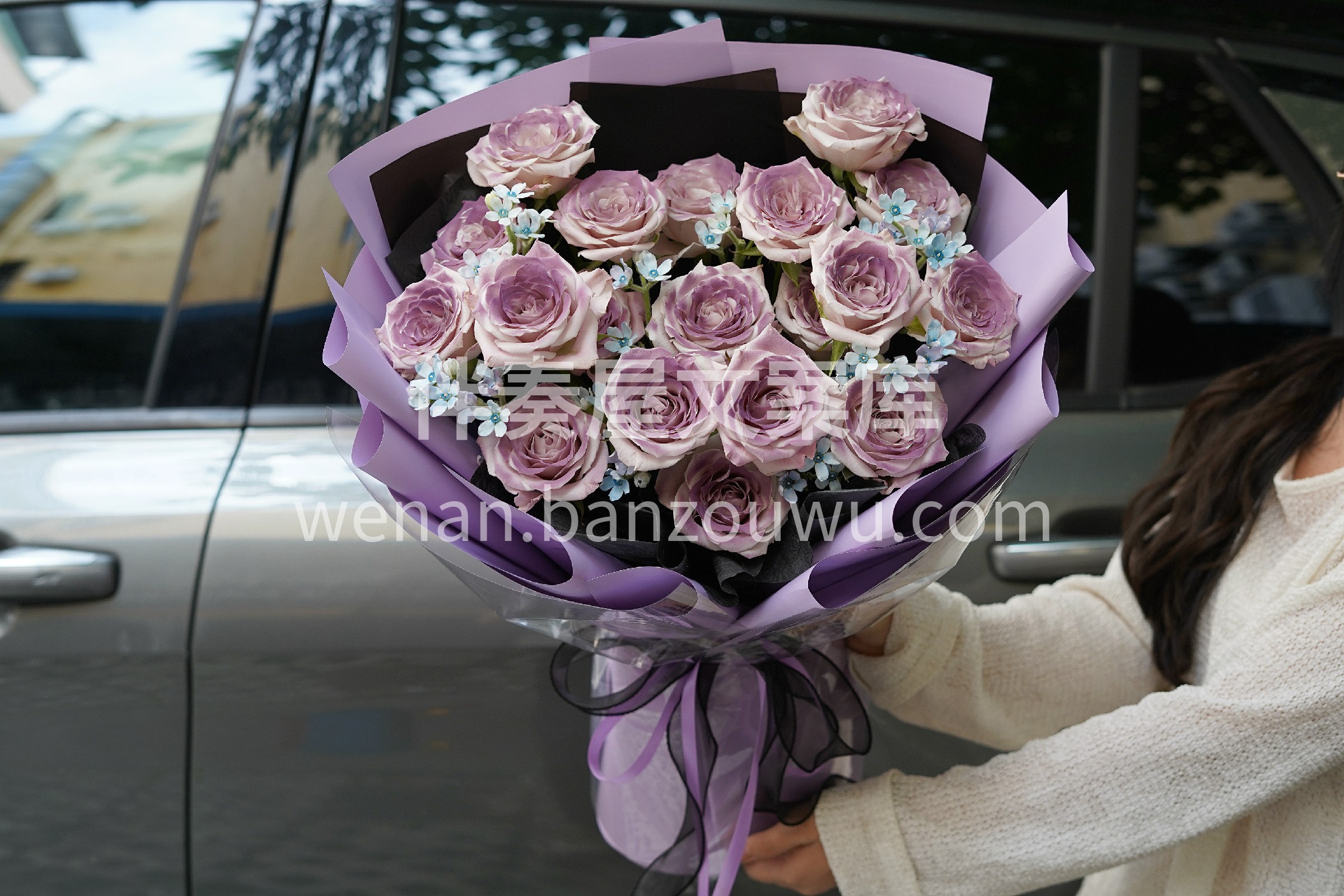 乌梅子酱花束💐 总有一种遇见 惊艳了时光💜 渲染了欢喜✨ 你 配图1