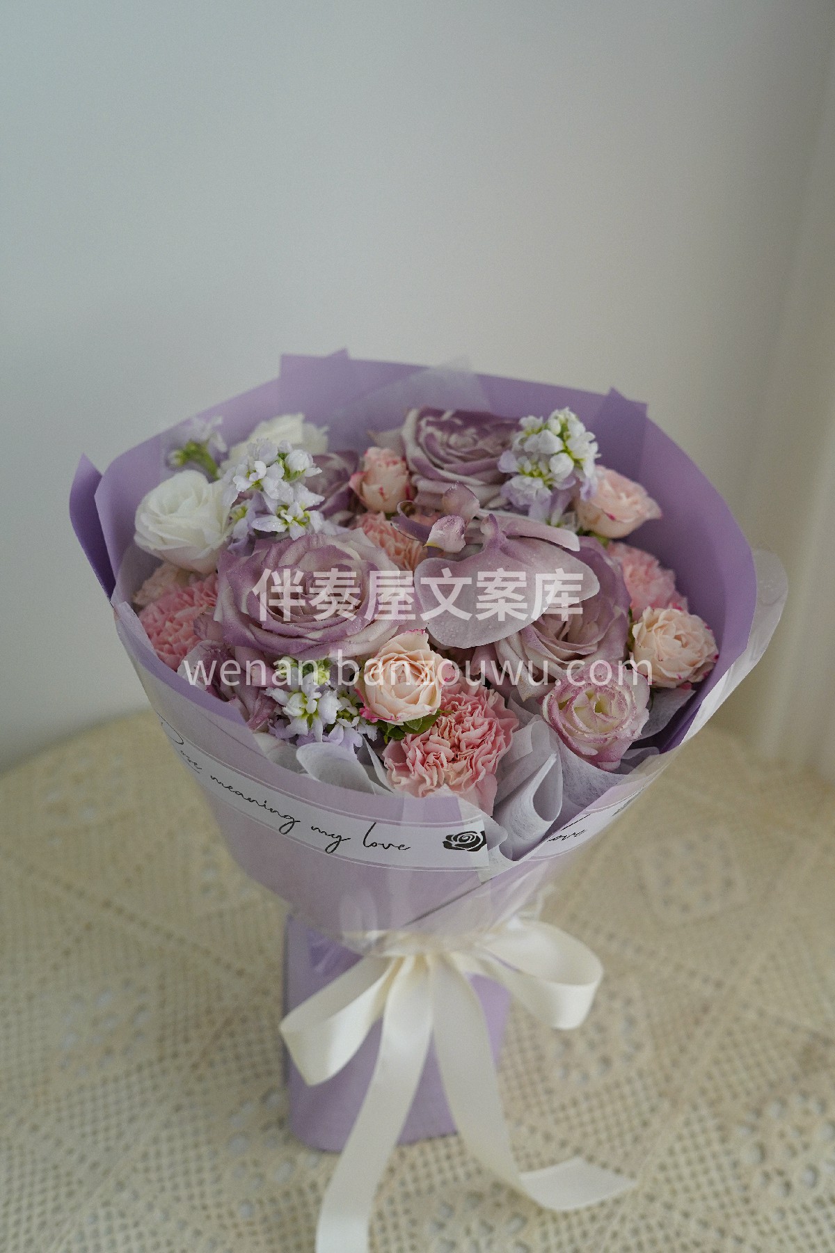 在这纷繁的世界里 🌸 这束花如一抹温柔的梦 粉紫交织💗💜 似 配图2