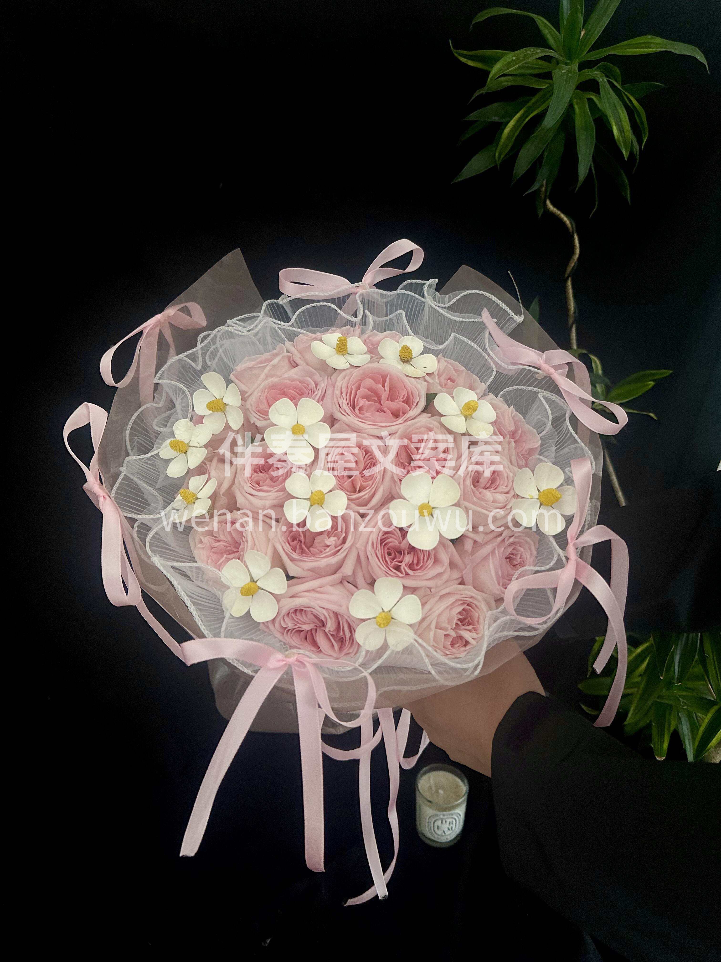 圆形芭蕾风花束🎀 👀快看 是公主的花🌸 配图2
