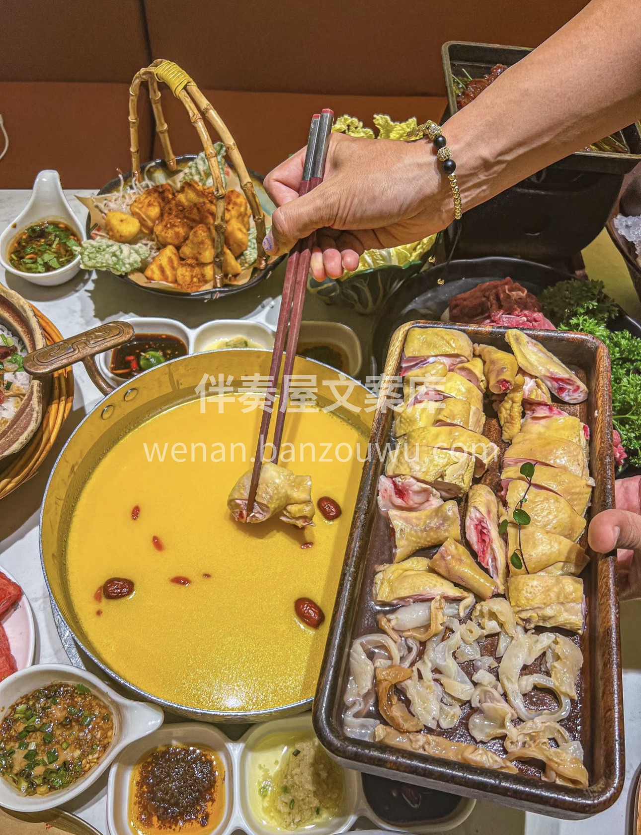 品味花胶鸡火锅，金黄浓汤鲜香四溢。花胶滑 配图3