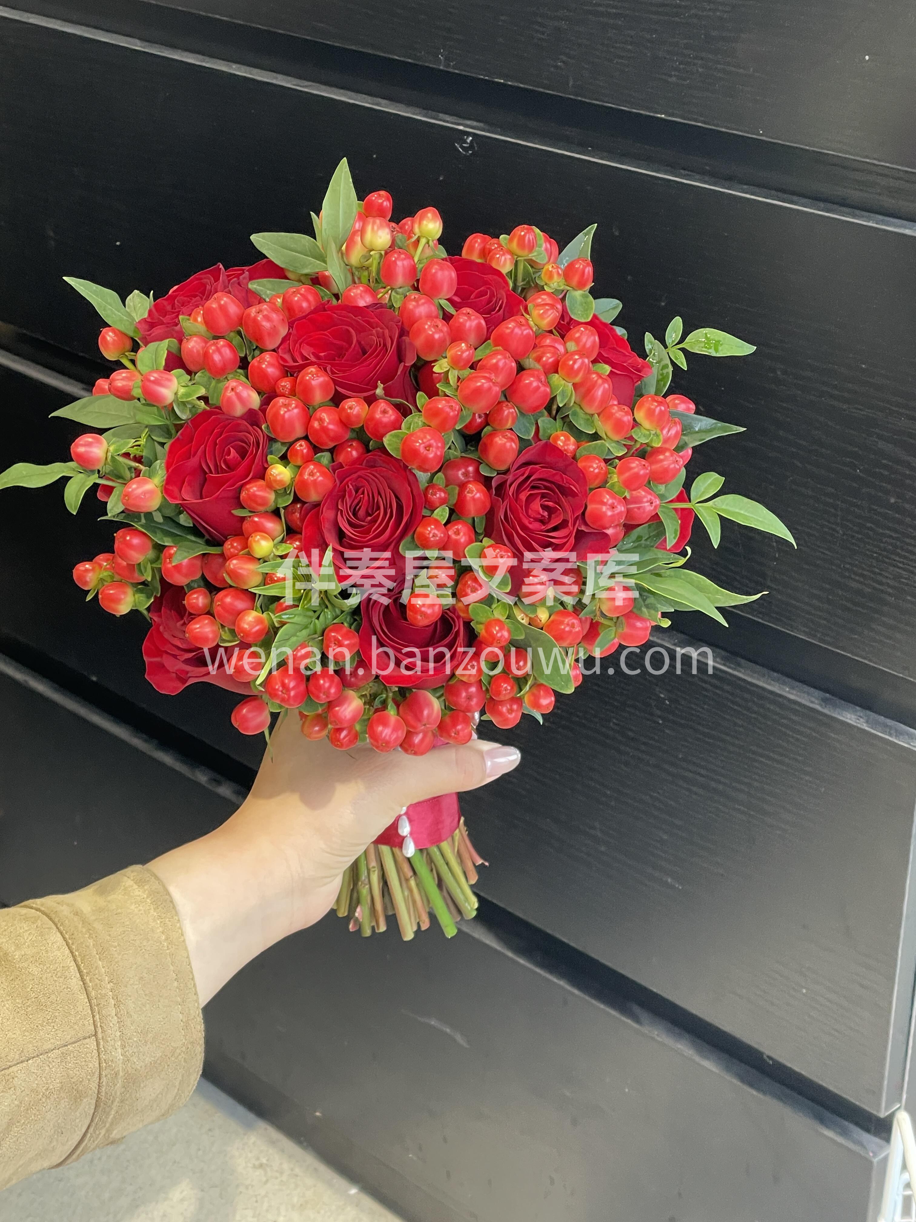 都说红豆是浪漫天花板💓 那把王维诗里的红豆做成手捧花 就是顶 配图3