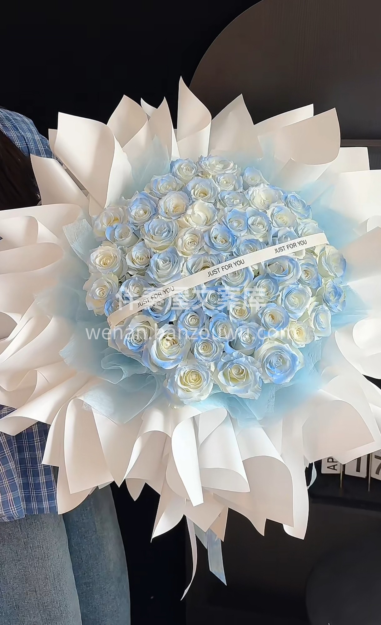 52朵碎冰蓝玫瑰花束💙 藏着我偏爱的那抹蓝🌌 始终最爱这碎冰 配图2