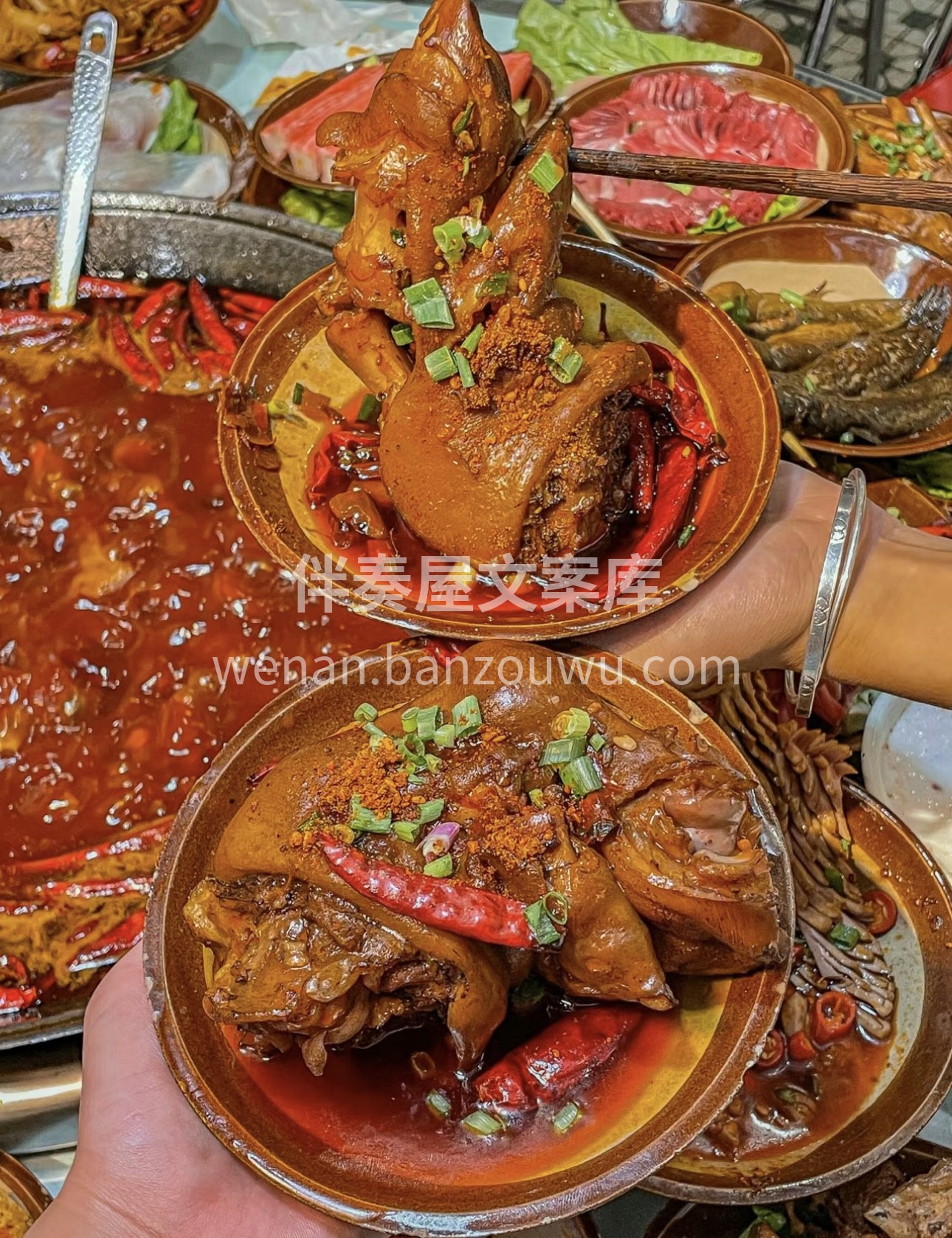 邂逅美味猪蹄火锅！猪蹄在锅中炖煮得软糯入 配图3