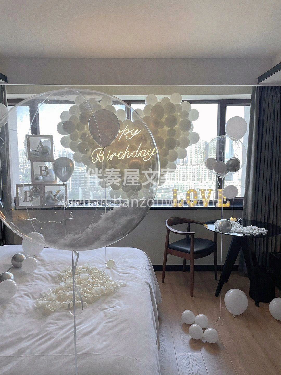 纯白色系生日布置 简单又高级，仪式感十足 配图3