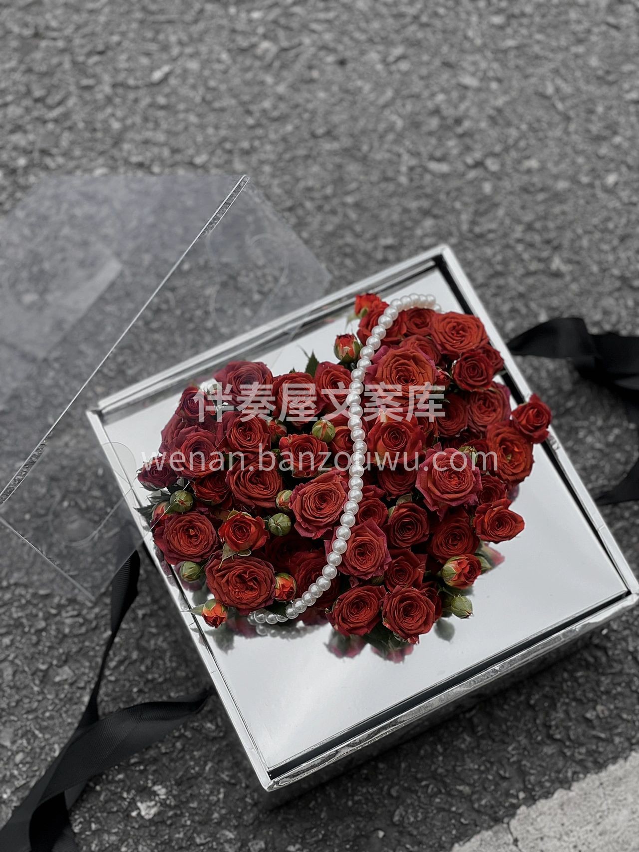 爱心玫瑰礼盒 银色手提花盒配上爱心❤玫瑰 配图2