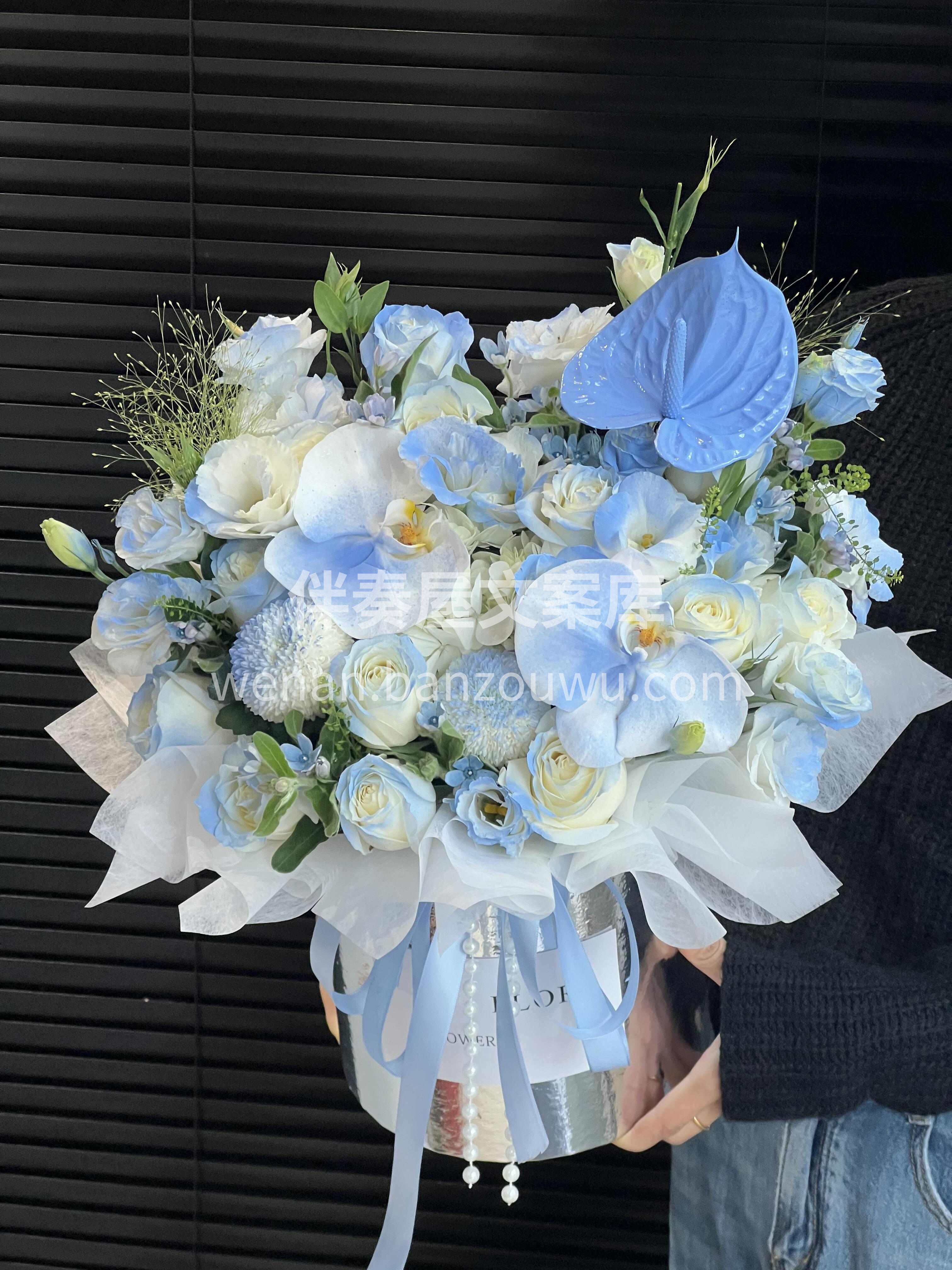 💙碎冰蓝鲜花抱抱桶 如果不爱红色 粉色🌸 配图2