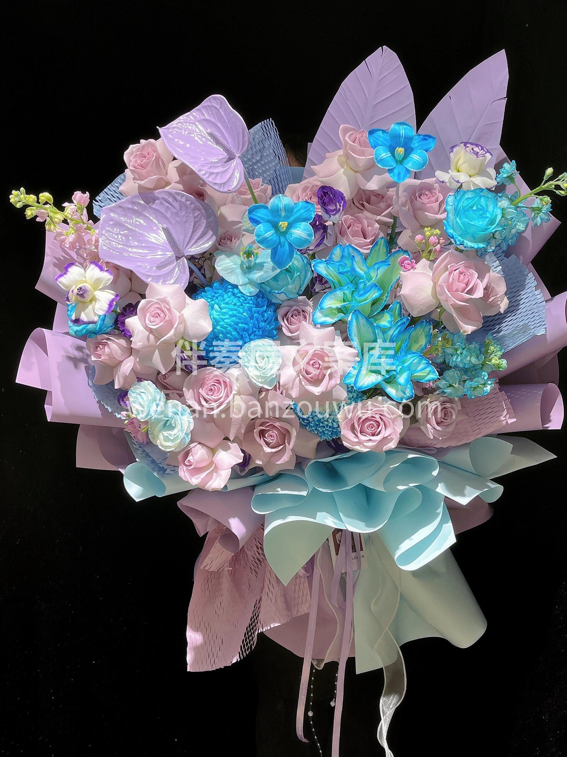 💙小众蓝紫色花束💜 “当我凝望你眼眸✨爱意洒满整个宇宙” 送 配图2