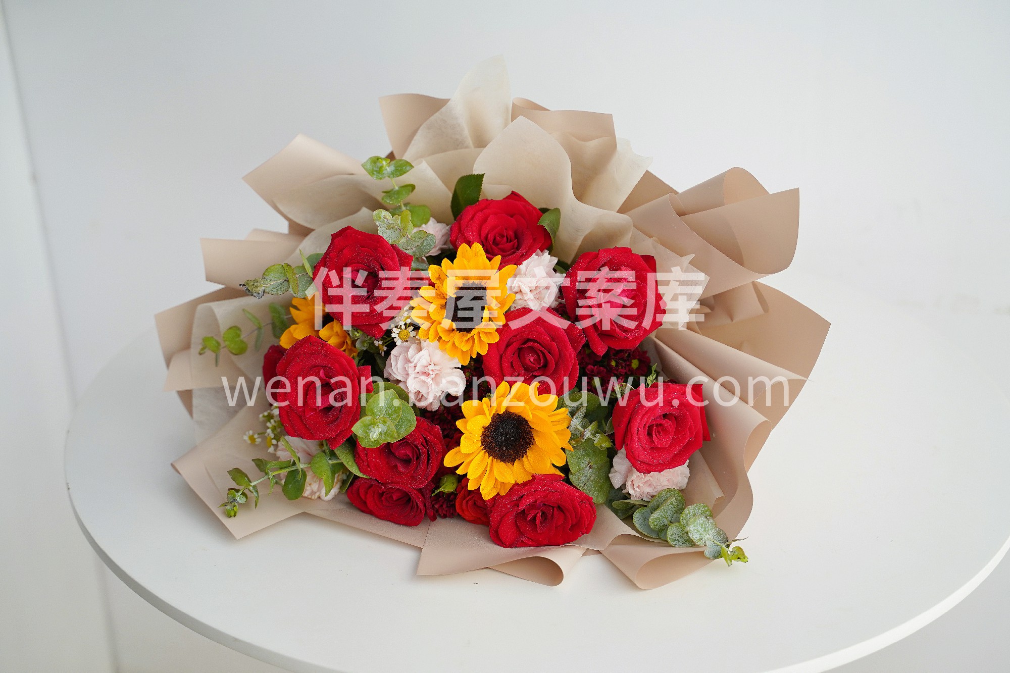 玫瑰，向日葵韩式混搭~ 携一束鲜花与一捧 配图3