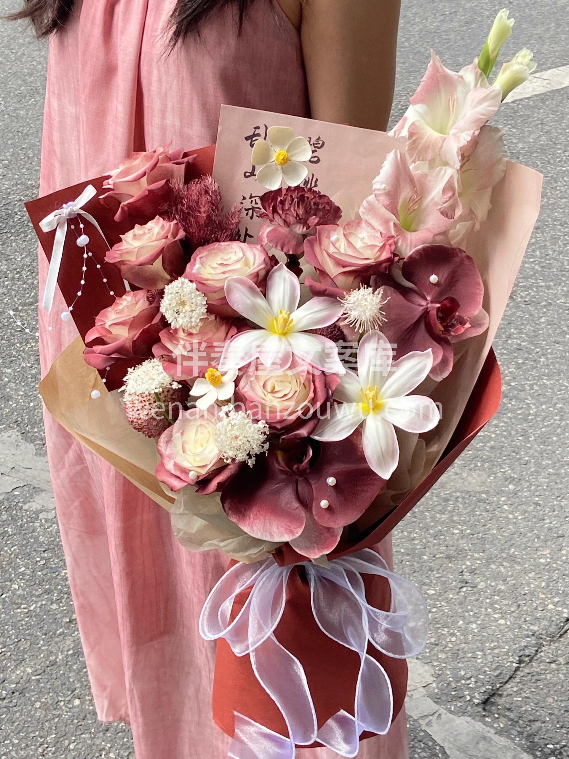 ❤复古红色系花束 送长辈的鲜花🌸首选红色 配图2