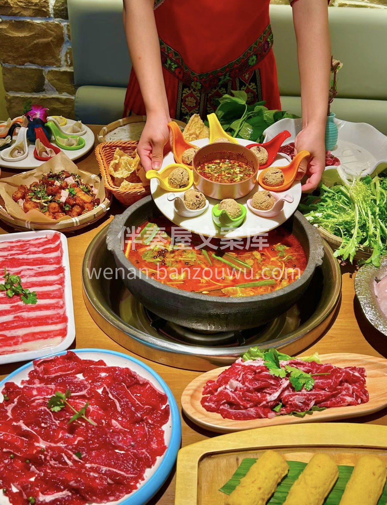 酸汤牛肉火锅，酸辣汤底刺激味蕾，鲜嫩牛肉 配图1