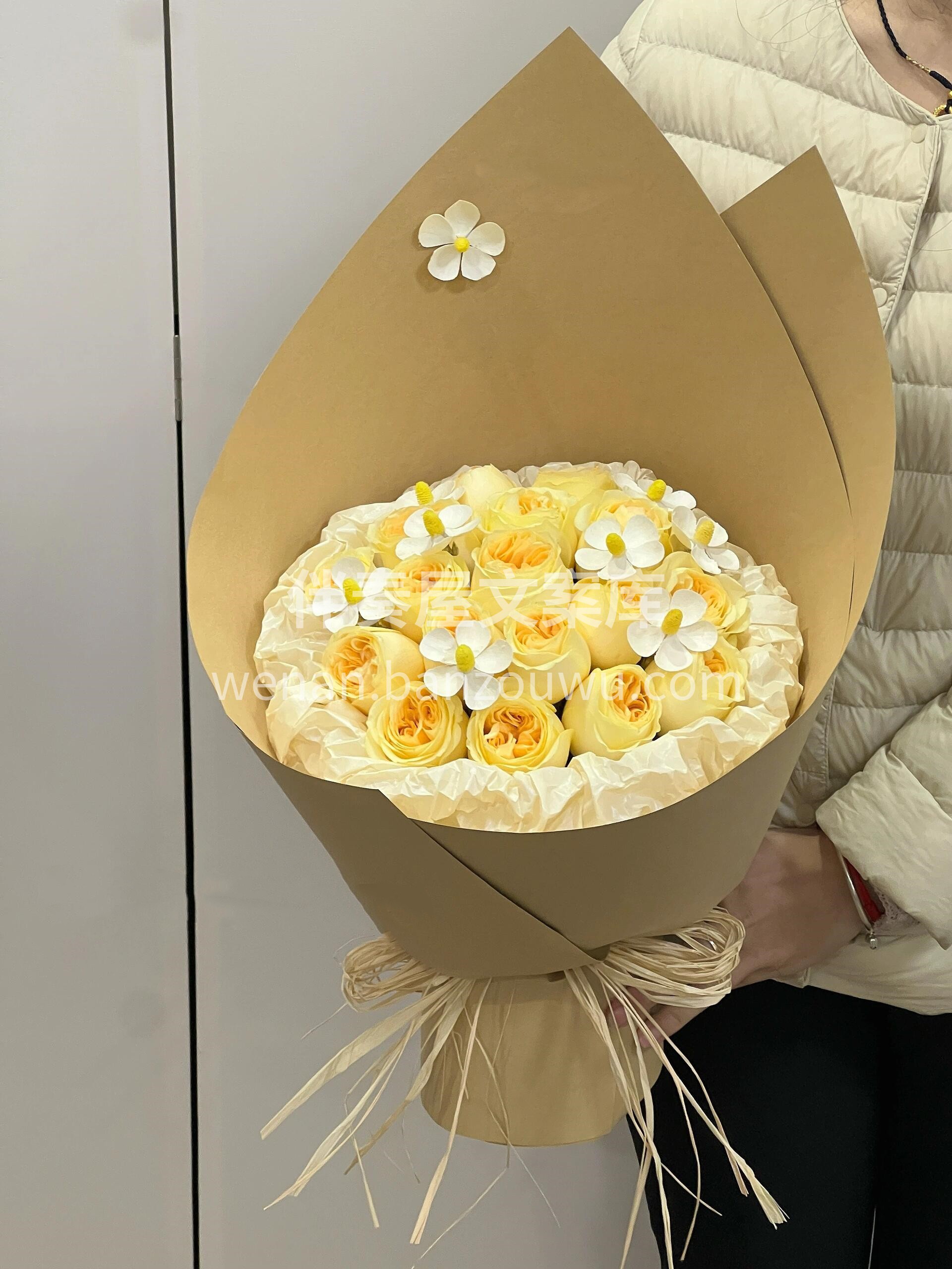 奶油杯🌻 荷兰培育的一款切花玫瑰品种 是嫩黄色渐变的奥斯汀花 配图2