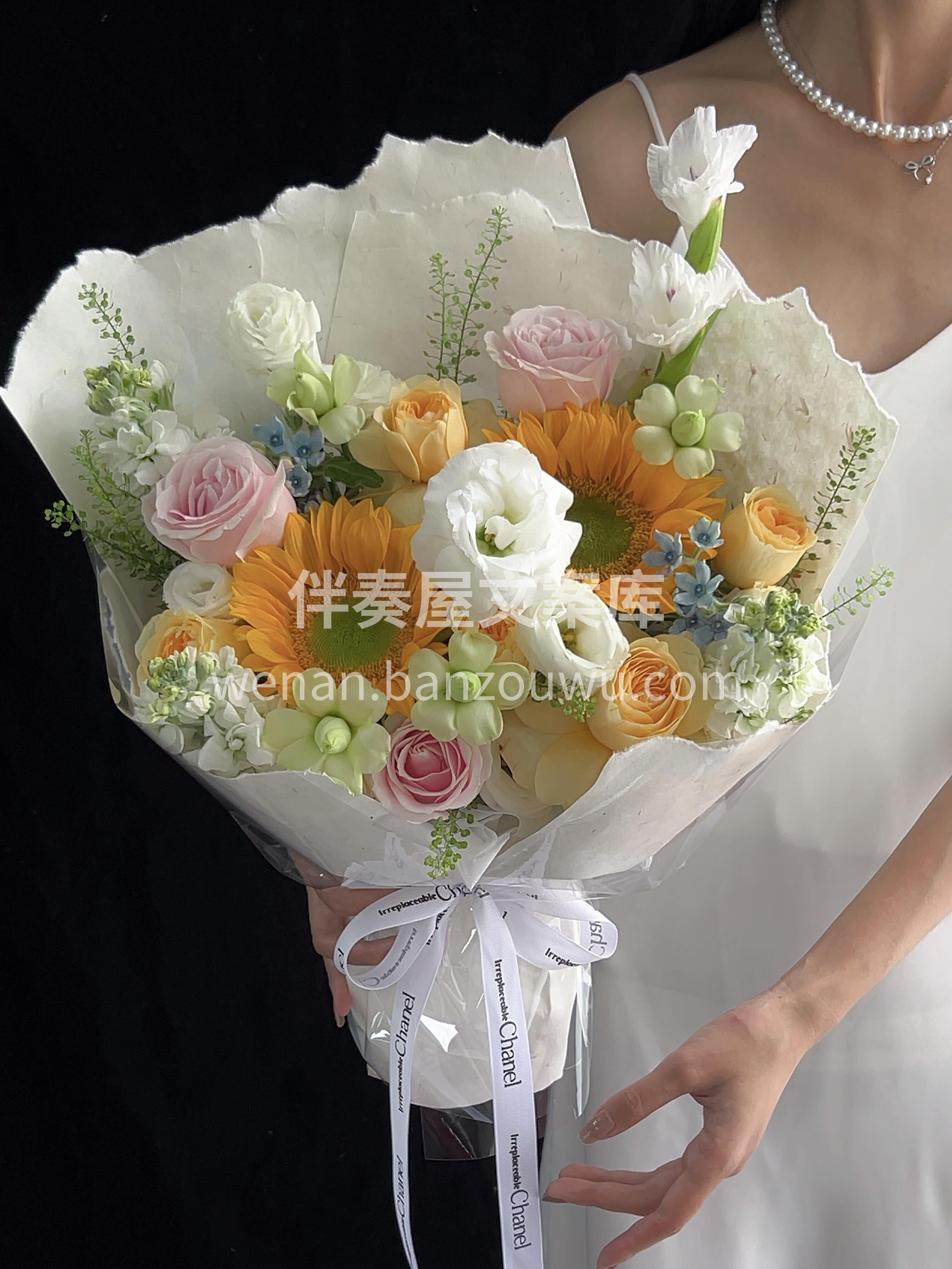 这束花很素雅🌻很像您 愿您永远优雅从容👩🏻‍🏫被岁月温柔以待 配图3