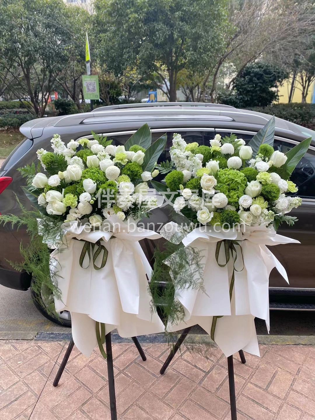 白绿色系开业花篮 给合作了很久的客户设计