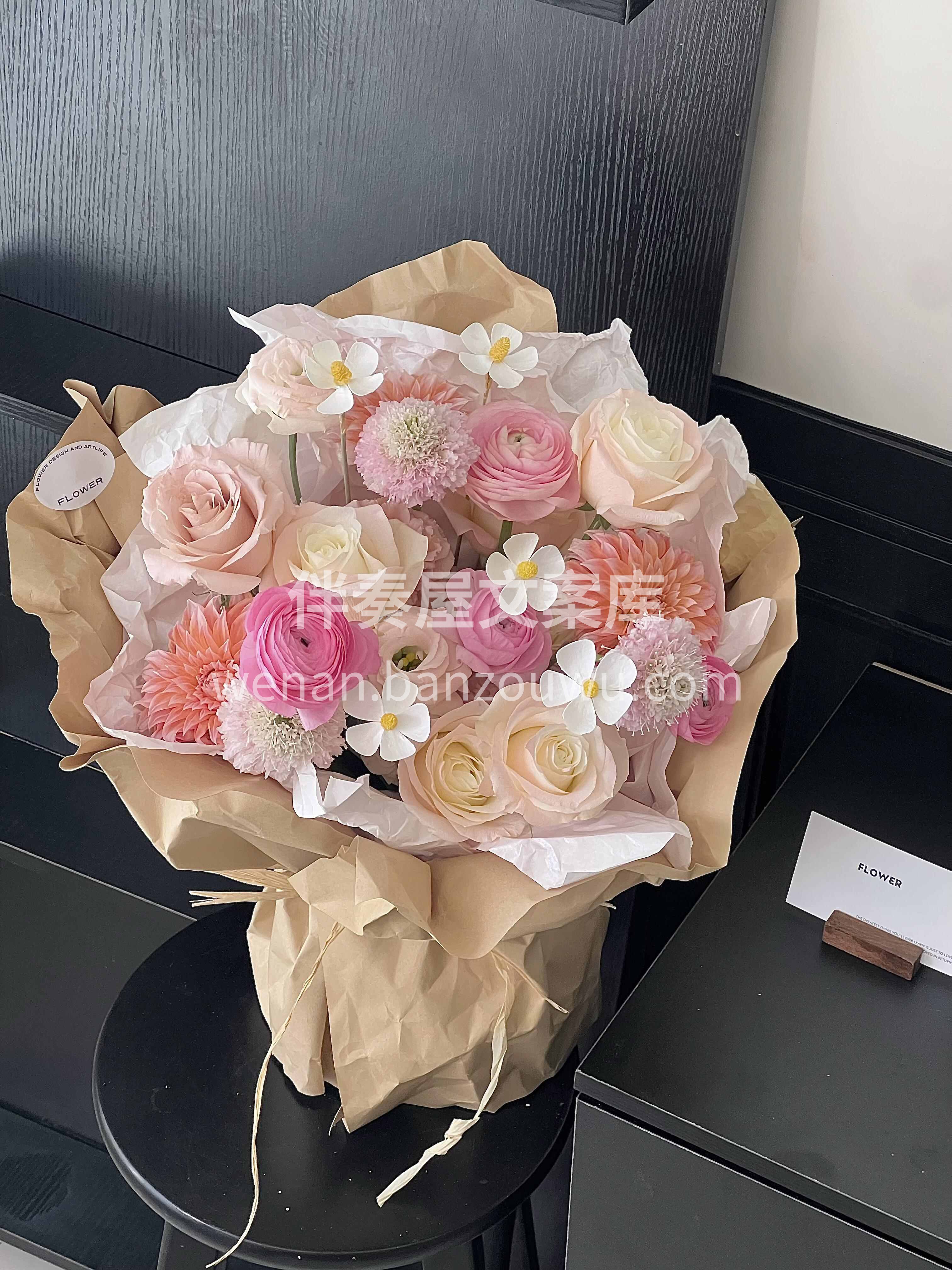 花束💐是心情的色彩 把快乐和美好🌸扎在一起 送给最亲爱的自己 配图2