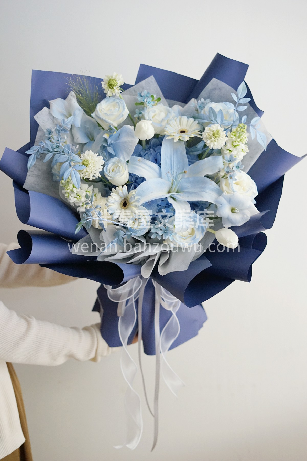 绣球百合花束 干干净净的蓝白色系像撒满✨星星的海洋 带给你一 配图4