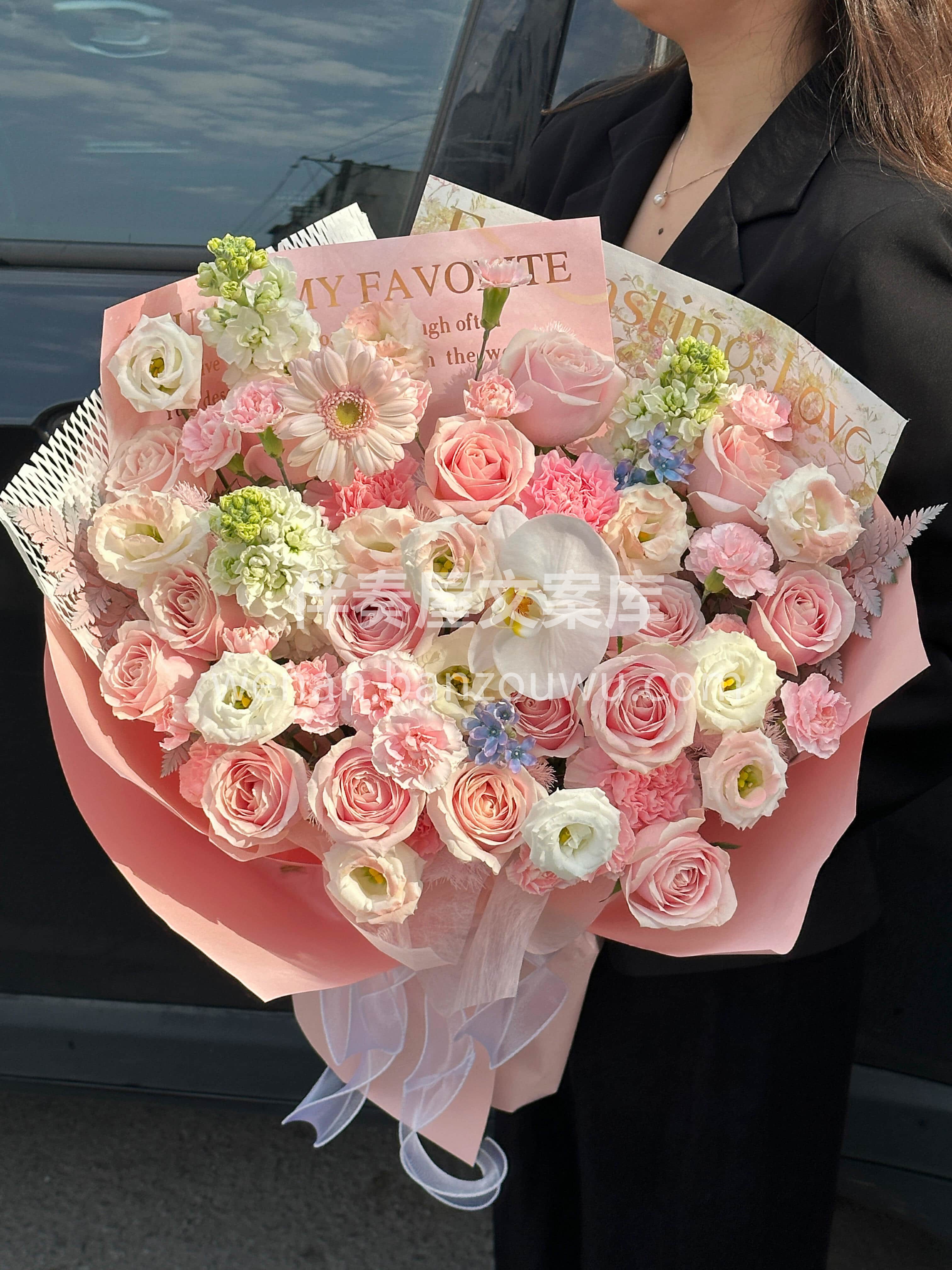 买一束粉色花花取悦自己💕 浪漫不分场合🌸快乐也可以很简单🎀 配图1