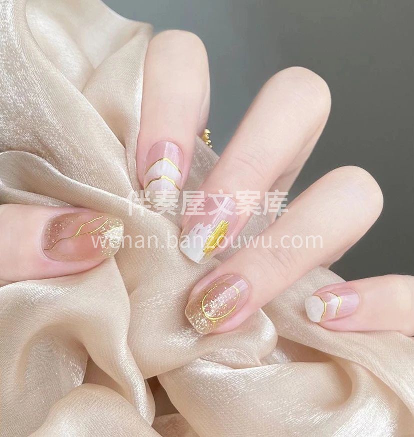 氛围感十足的奶白色美甲💅 奶白色香槟金勾