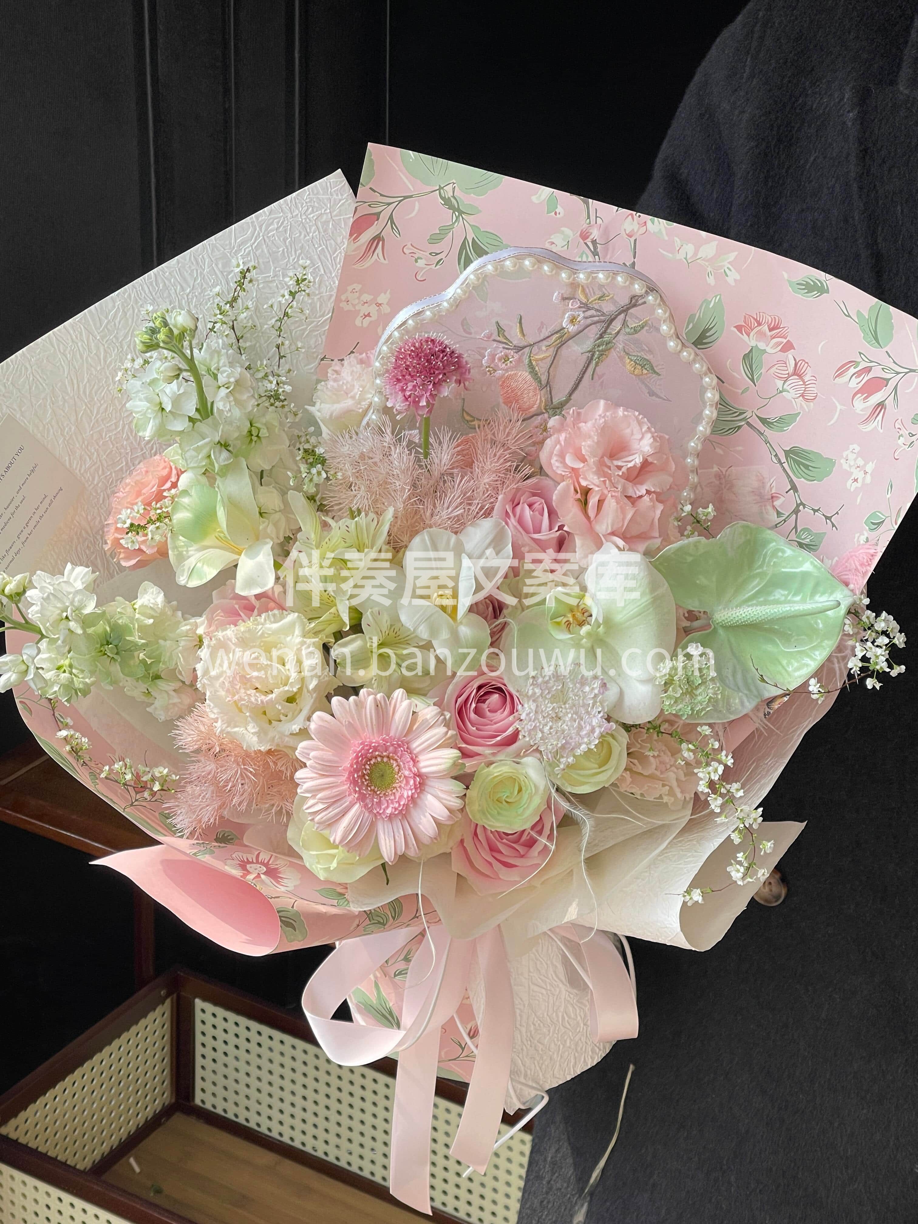 三八女神节花礼🥰 新中式国风花束🌸 藏着东方的含蓄与浪漫💗 配图3