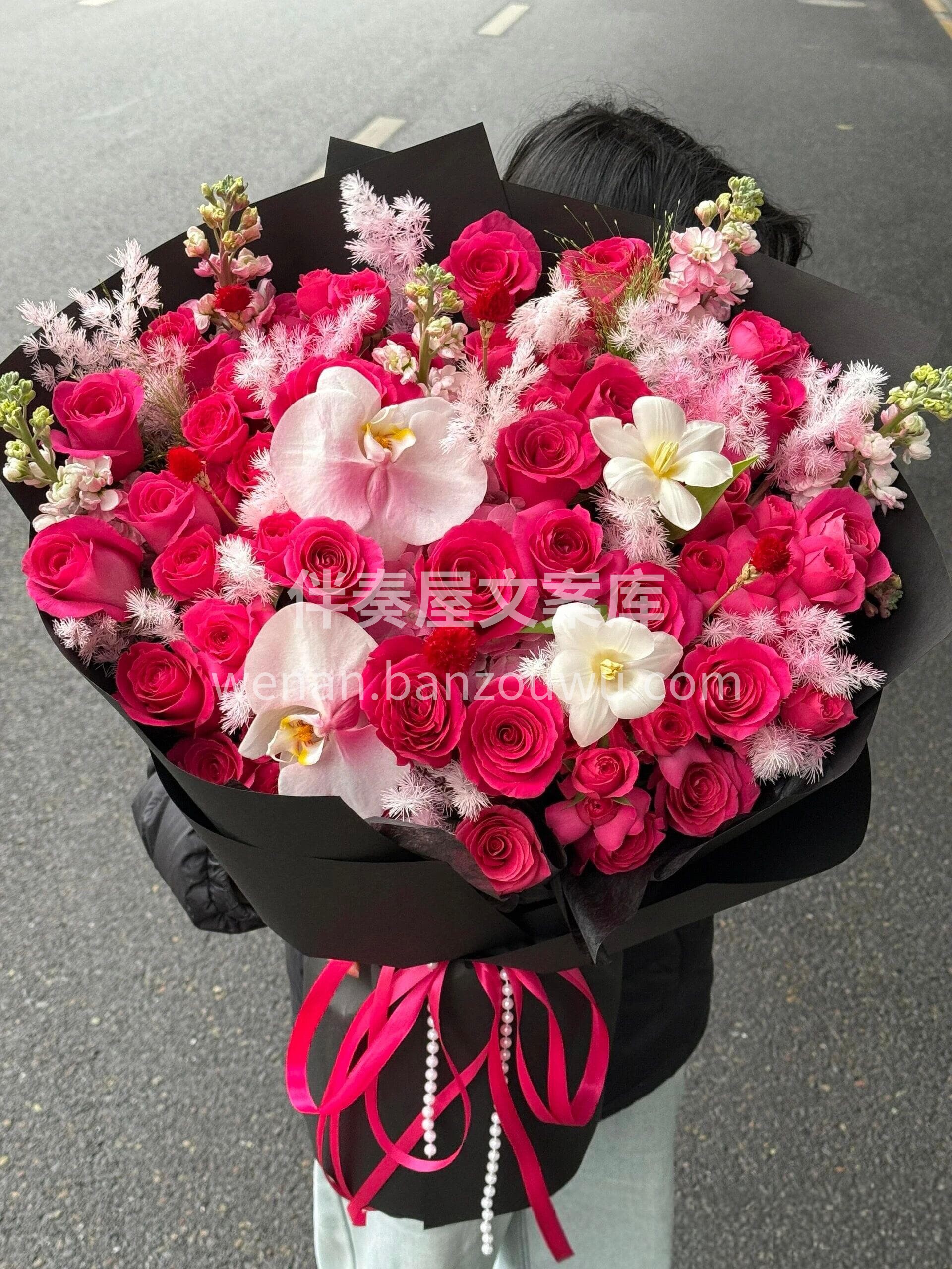 偏爱从不低调❤️ 就像这束弗洛伊德混搭玫瑰[玫瑰] 热烈绽放 配图1