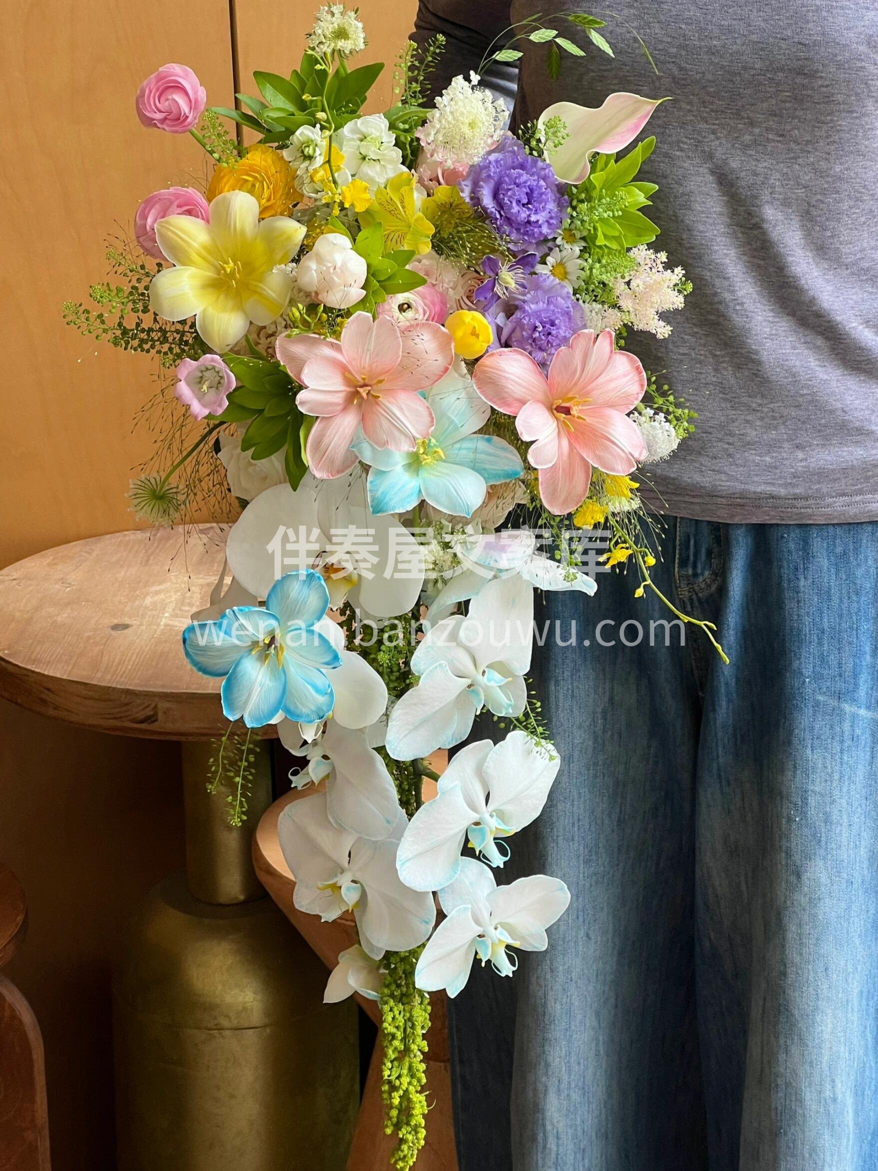 打破传统手捧花定式🌷 用独特花材与捆扎方式🫧 释放不一样的高 配图1