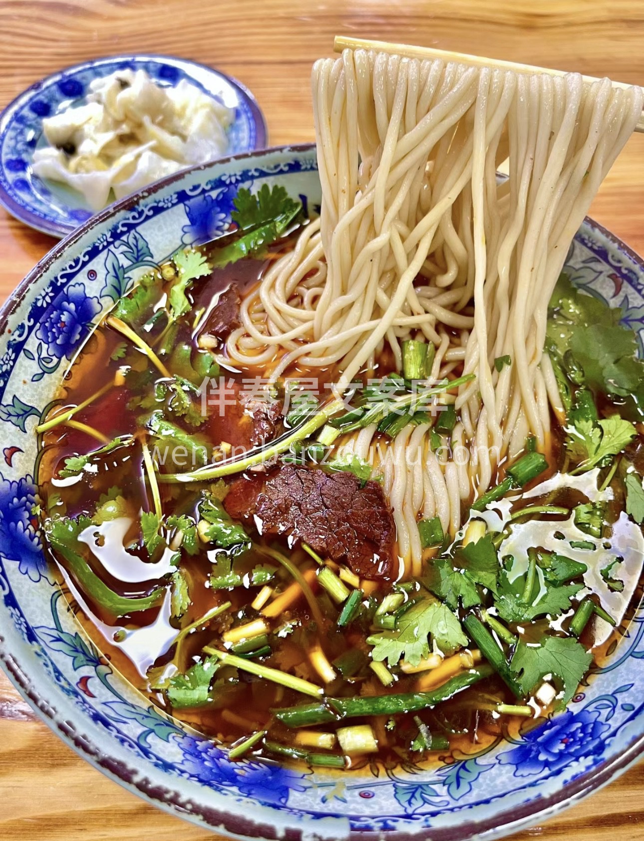 合肥牛肉面，面条筋道有嚼劲，牛肉大块又软 配图2