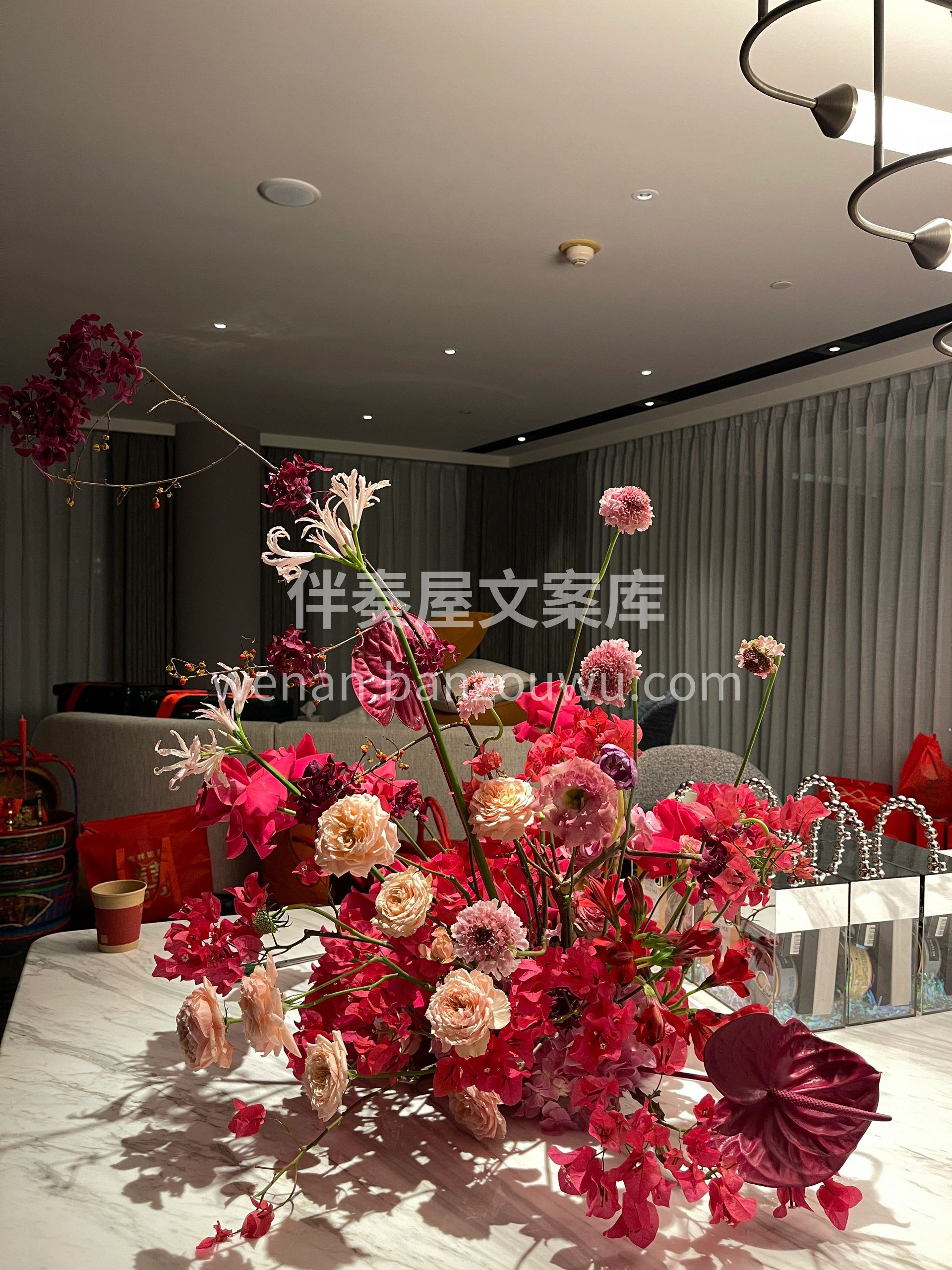 客订婚房布置 高级又很有氛围感的婚房布置 配图2