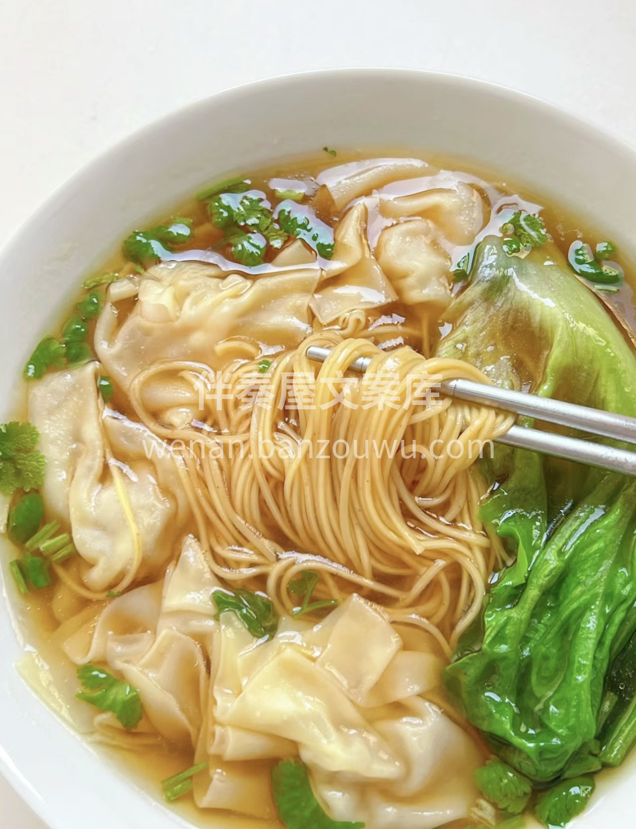 一碗虾云吞面，蕴含着无尽的鲜美。虾的清甜 配图1