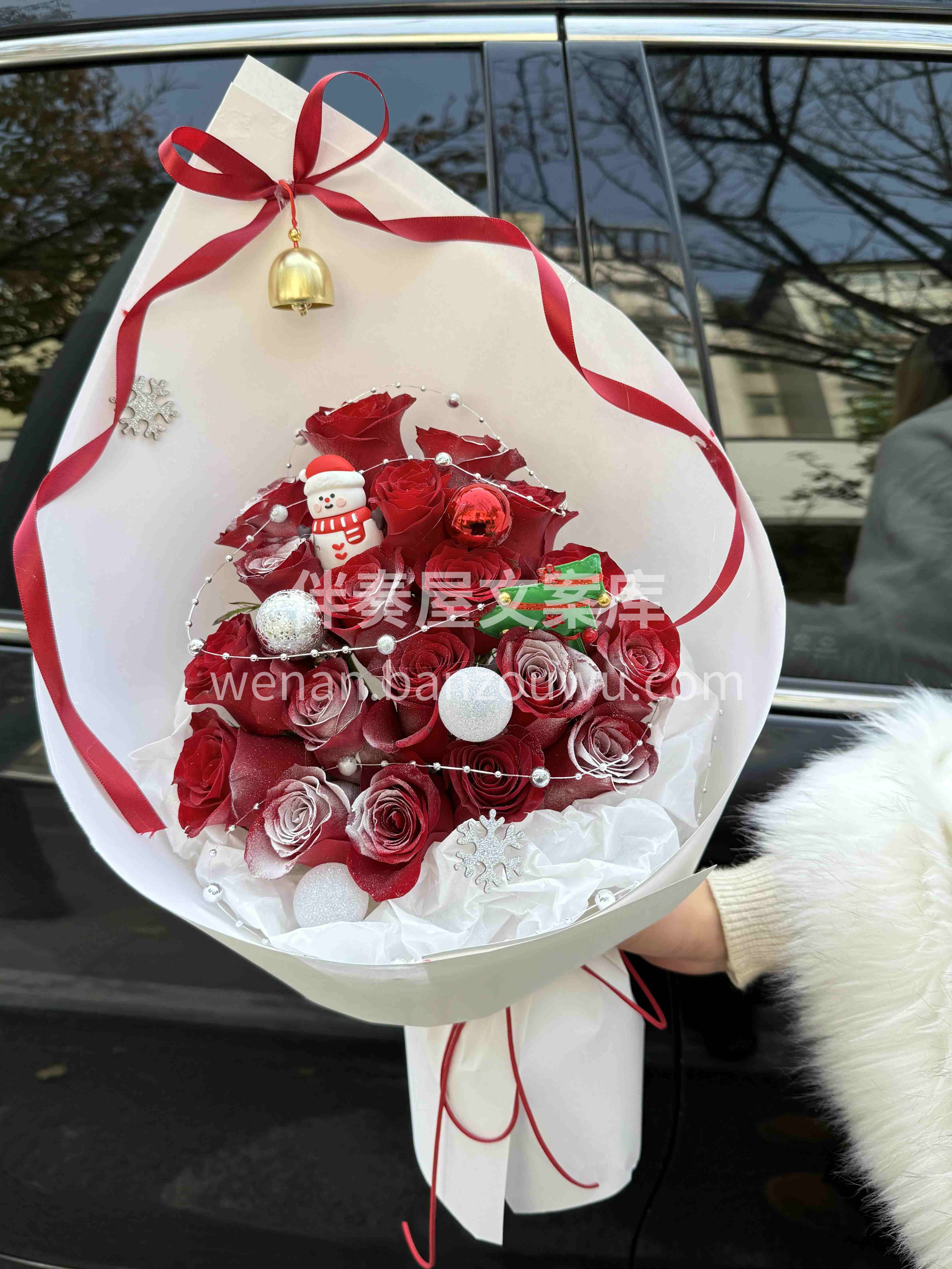 圣诞赴约必备💐 红玫瑰圣诞树花束🎅🏻 以爱为礼❤️赴一场冬日 配图2