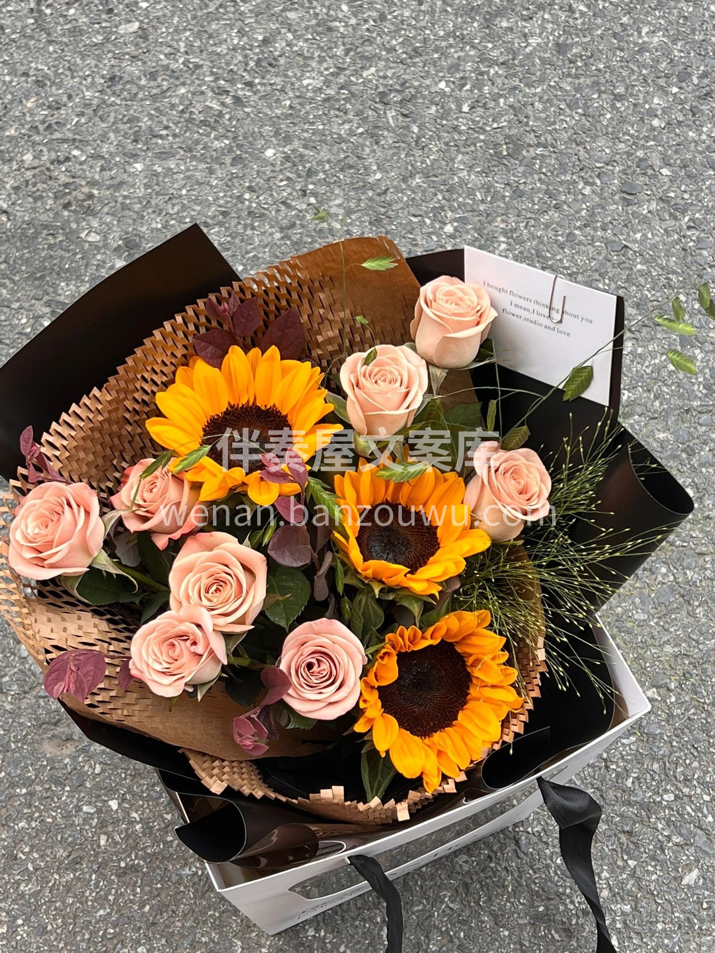 向日葵混搭花束 我们都是倔强坚强的🌻向日 配图1