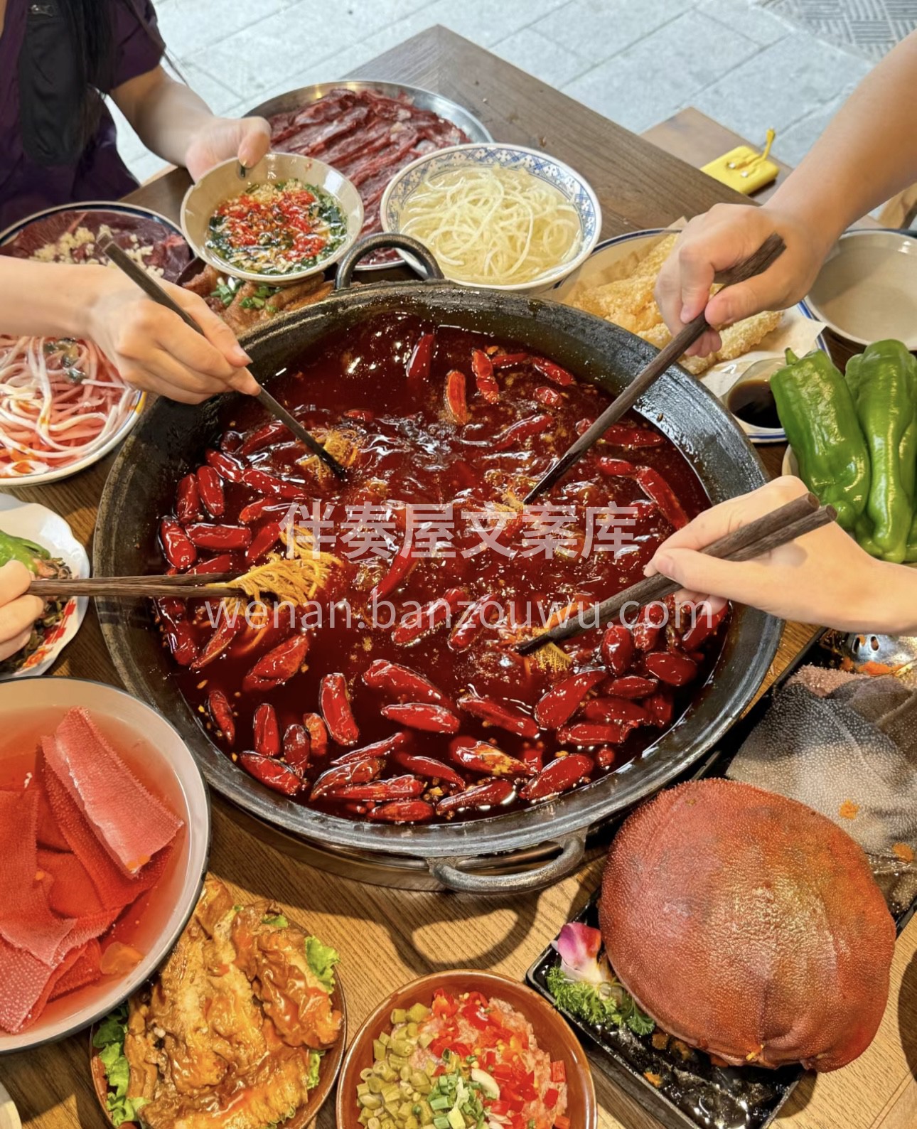 鲜香麻辣的火锅，是生活的调味剂。在这温馨 配图1