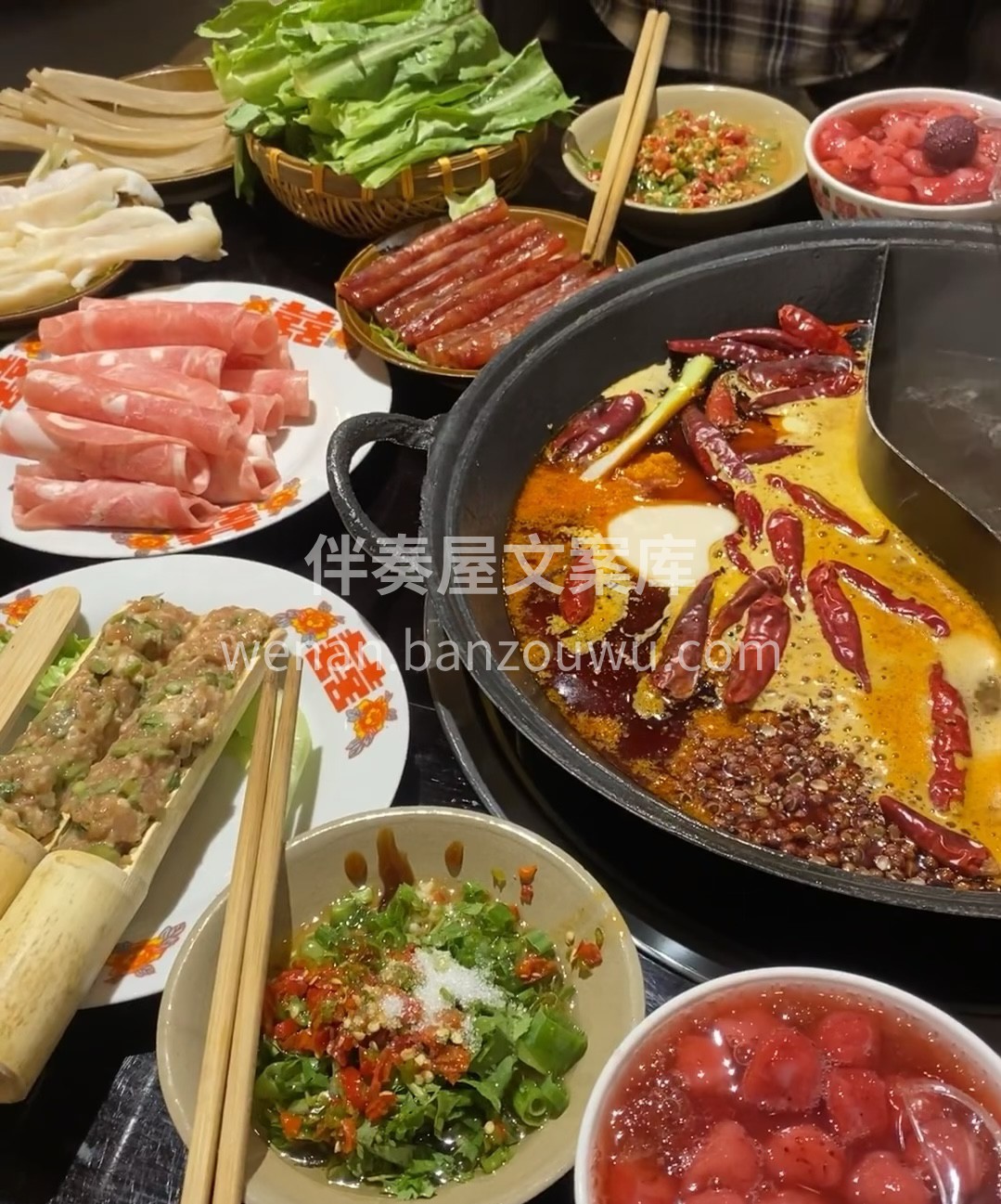 火锅狂欢，味蕾盛宴。丰富菜品，新鲜直达。 配图1