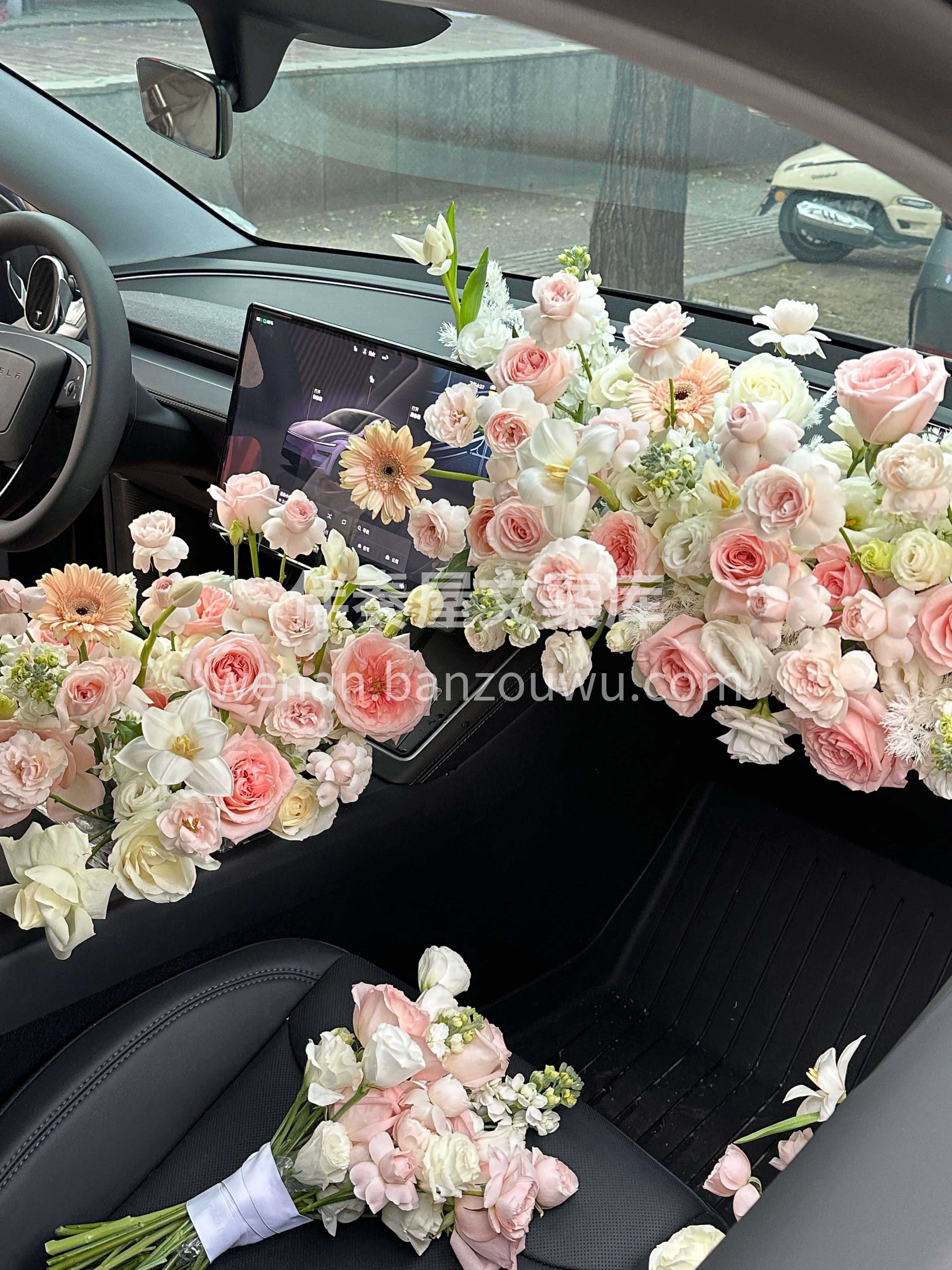 副驾驶惊喜布置🌷 把浪漫提前系好安全带🤍 等你一上车就心动🌸 配图1