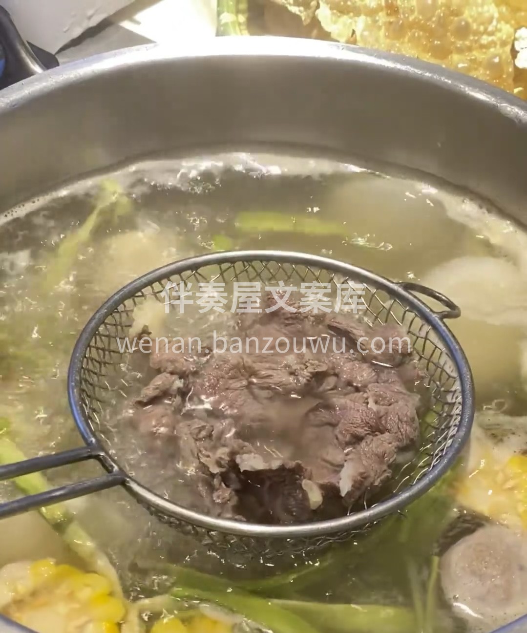 只有这样清淡的锅底才能最大限度地还原出牛 配图3