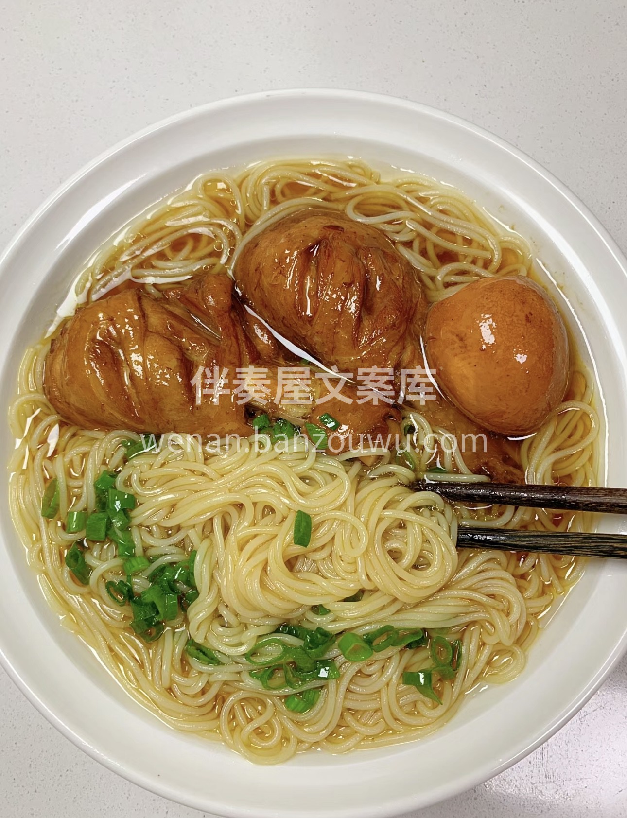 🍜卤香四溢的鸡腿，搭配爽滑劲道的面条，浸 配图2