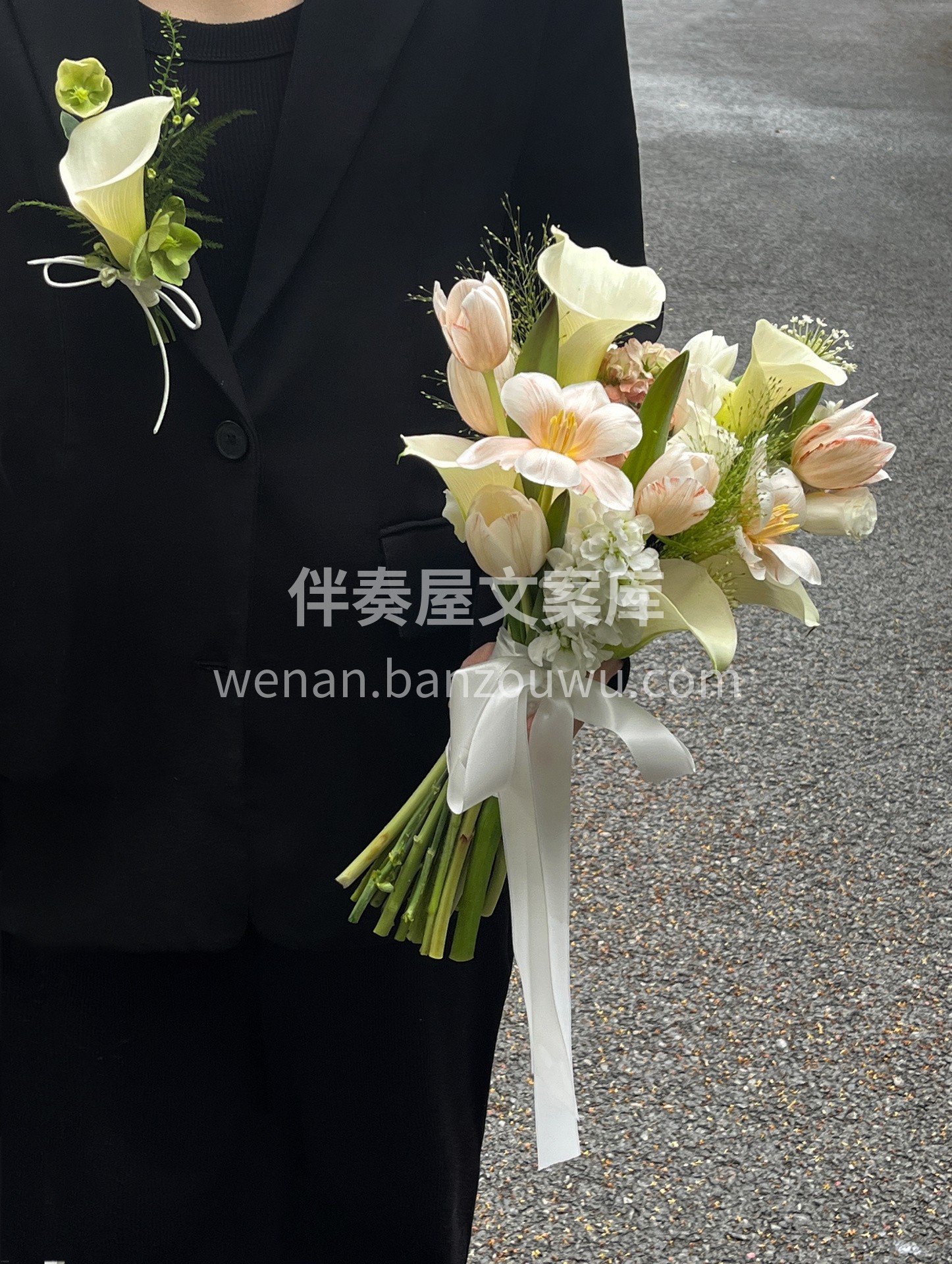 客订手捧胸花 胸花呼应了手捧花💐的形态以 配图3