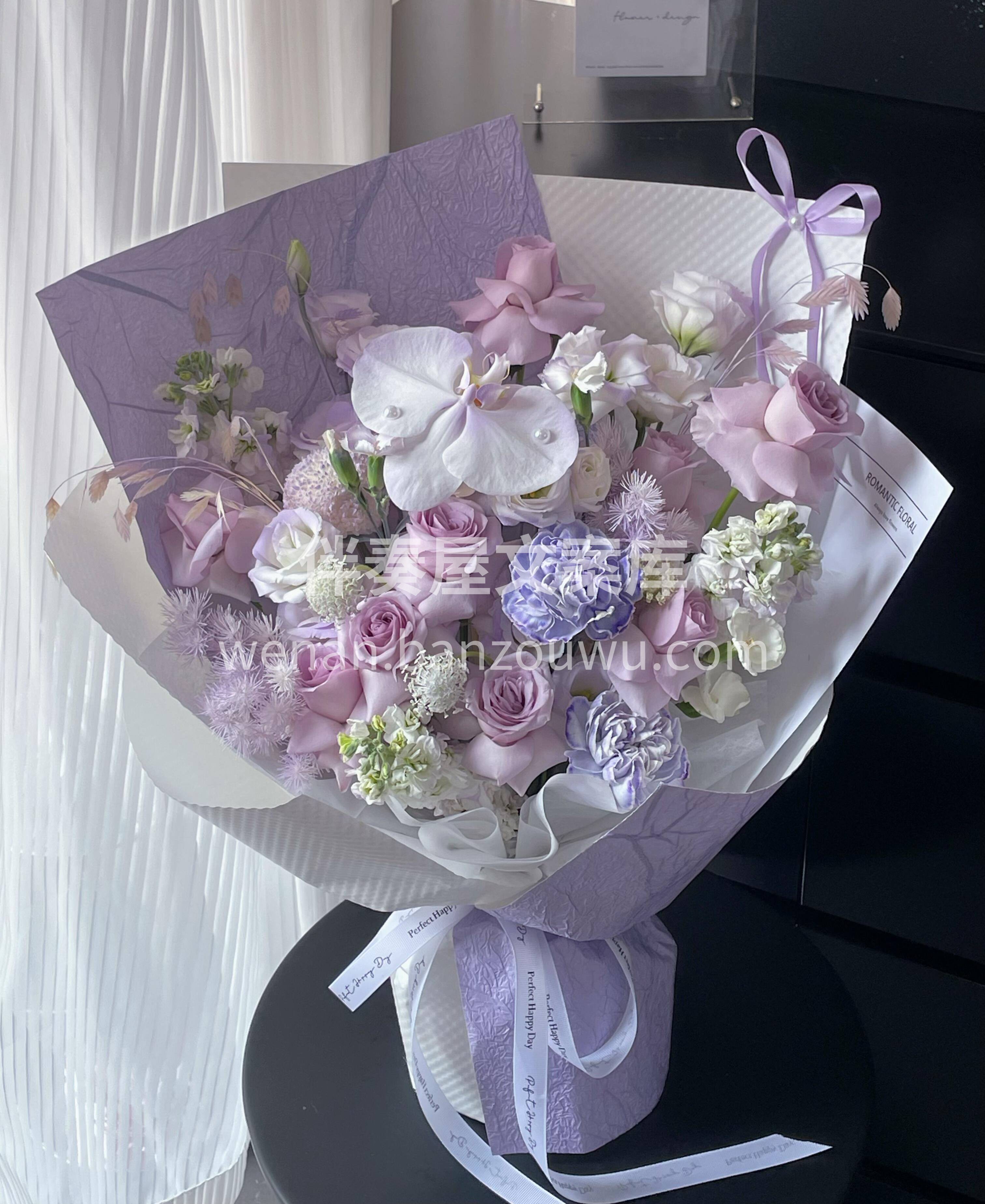 💜紫色系花束 星星漫溢温柔✨ 人间满是至善🎀 梦幻与淡雅撞了 配图3