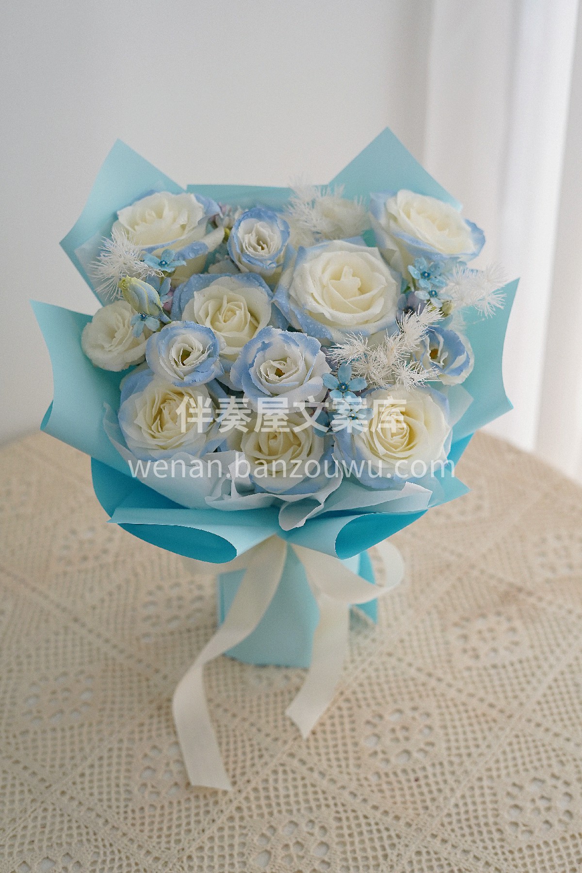 一小束清冷又温柔的碎冰蓝💐 极致的白🤍 晕染克制的蓝💙 是碎 配图1