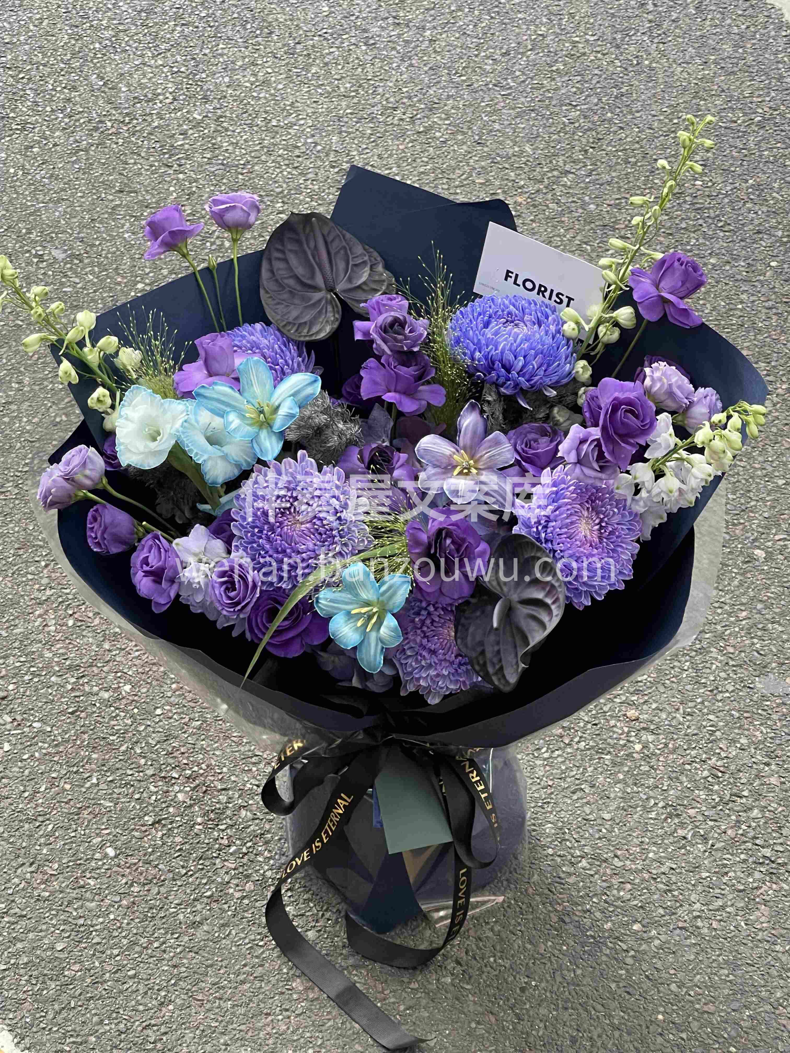 神秘且张扬的💜暗夜紫花束 打螺旋打到手酸 喜欢的花💐当然要分 配图2