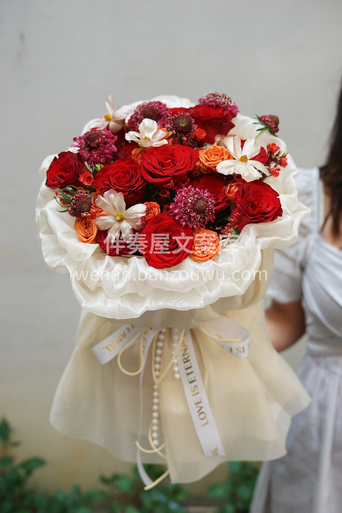 公主裙红玫瑰混搭花束 送给你的👸小公主超OK的呀 仪式感和小 配图5