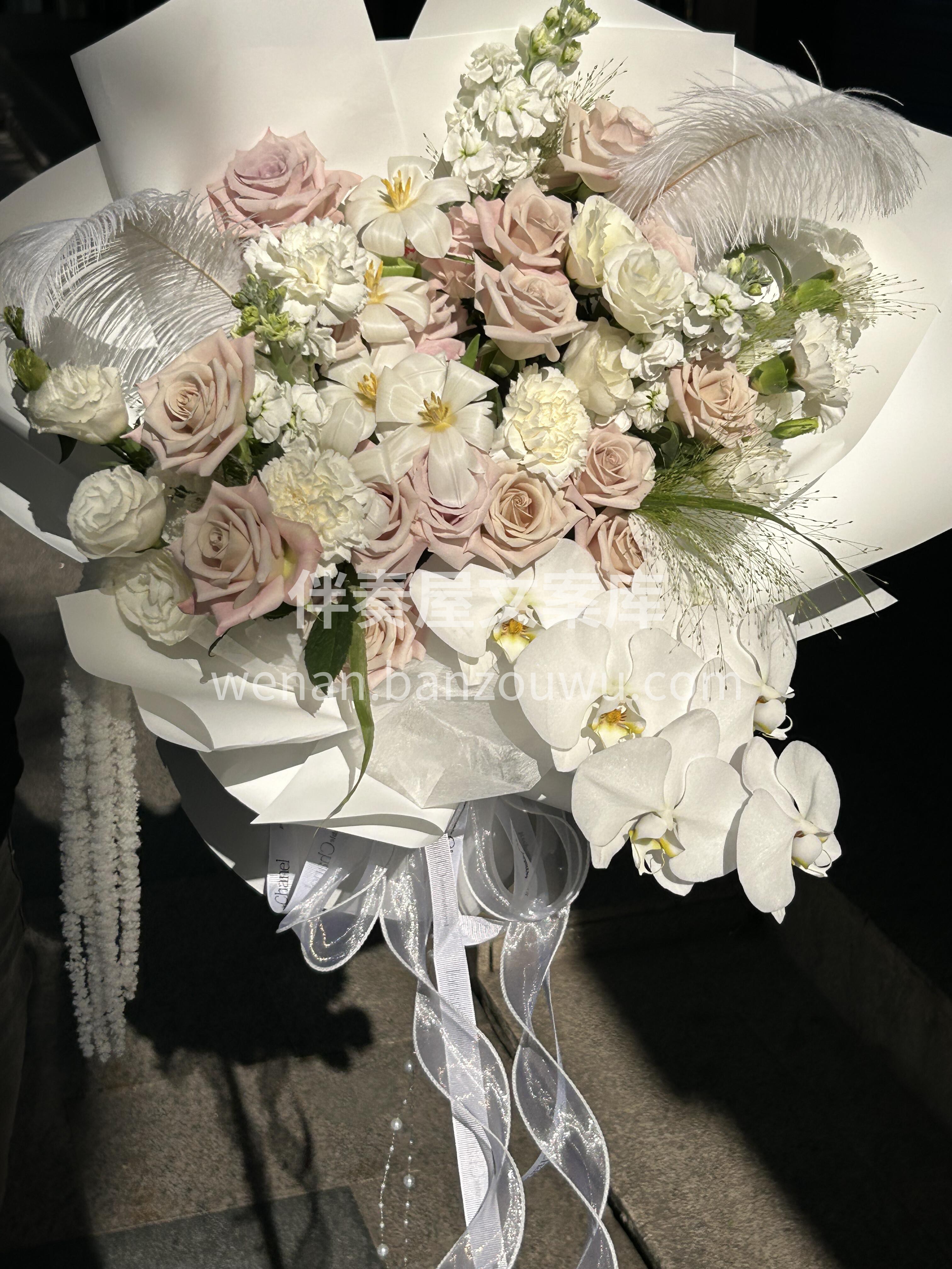 绝美的一款混搭花束🌸 如迎光✨而至的少女 配图2