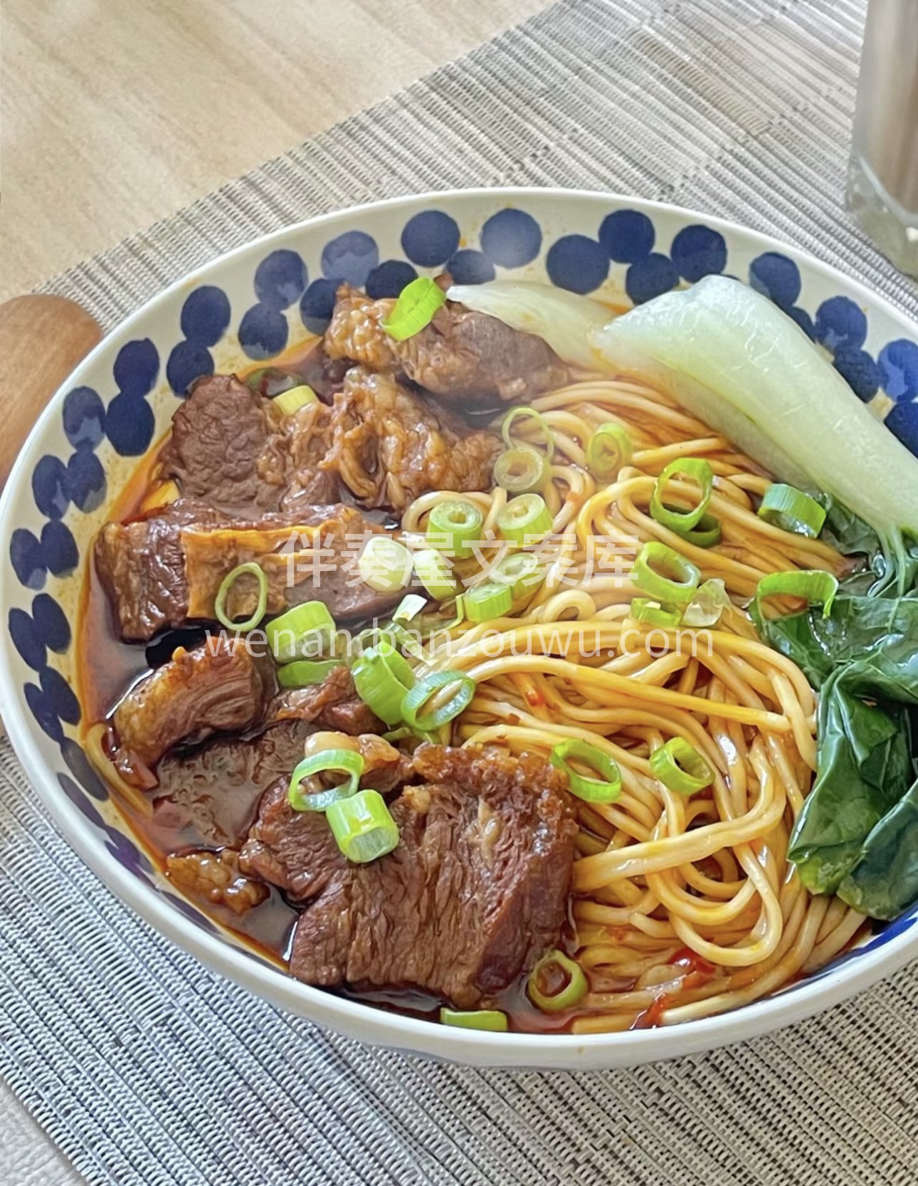 红烧牛肉面，经典的美味。大块牛肉炖得软烂 配图2