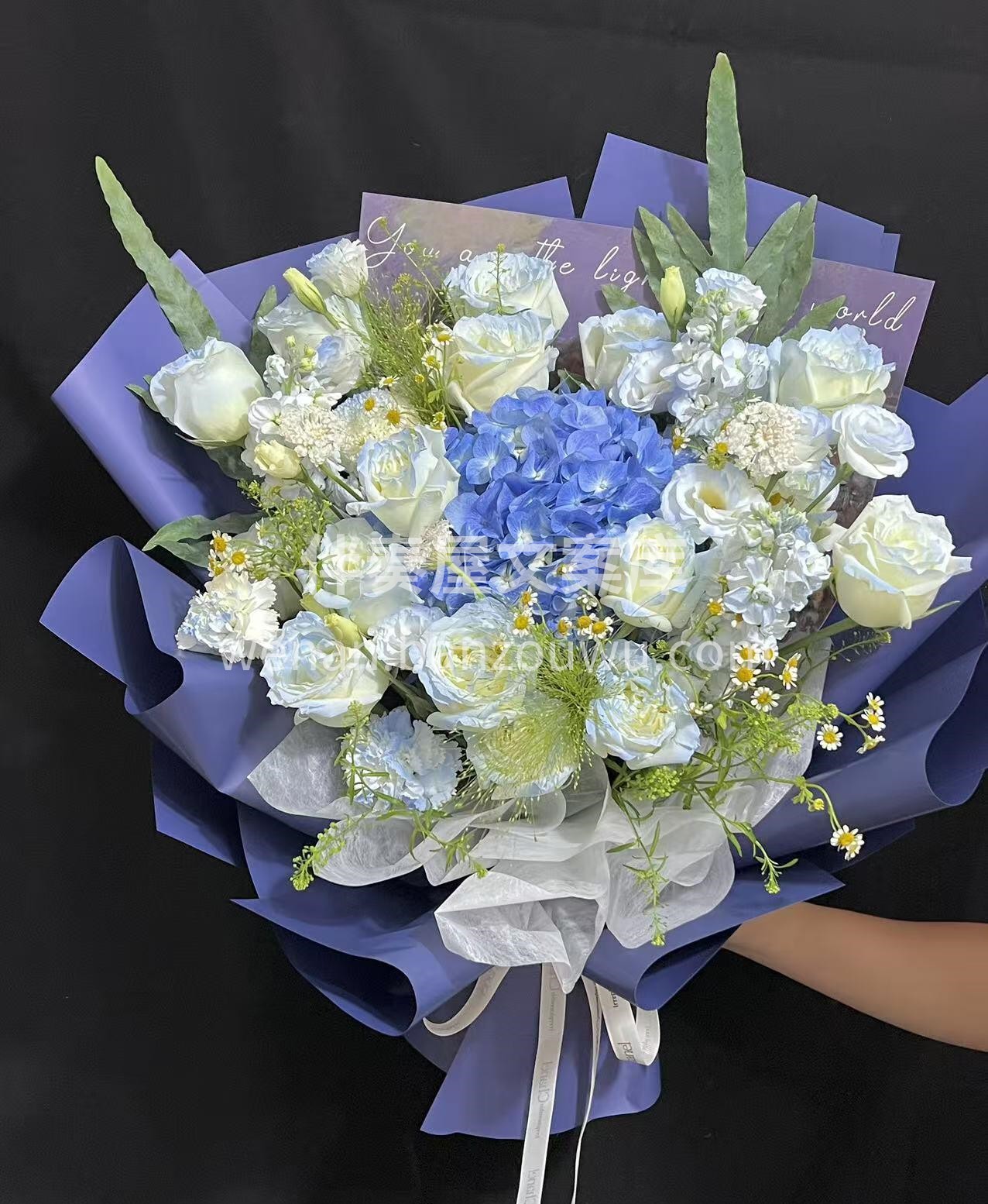 蓝色碎冰蓝绣球花束💙 适合送给男生的花花 很经典的碎冰蓝 怎 配图1
