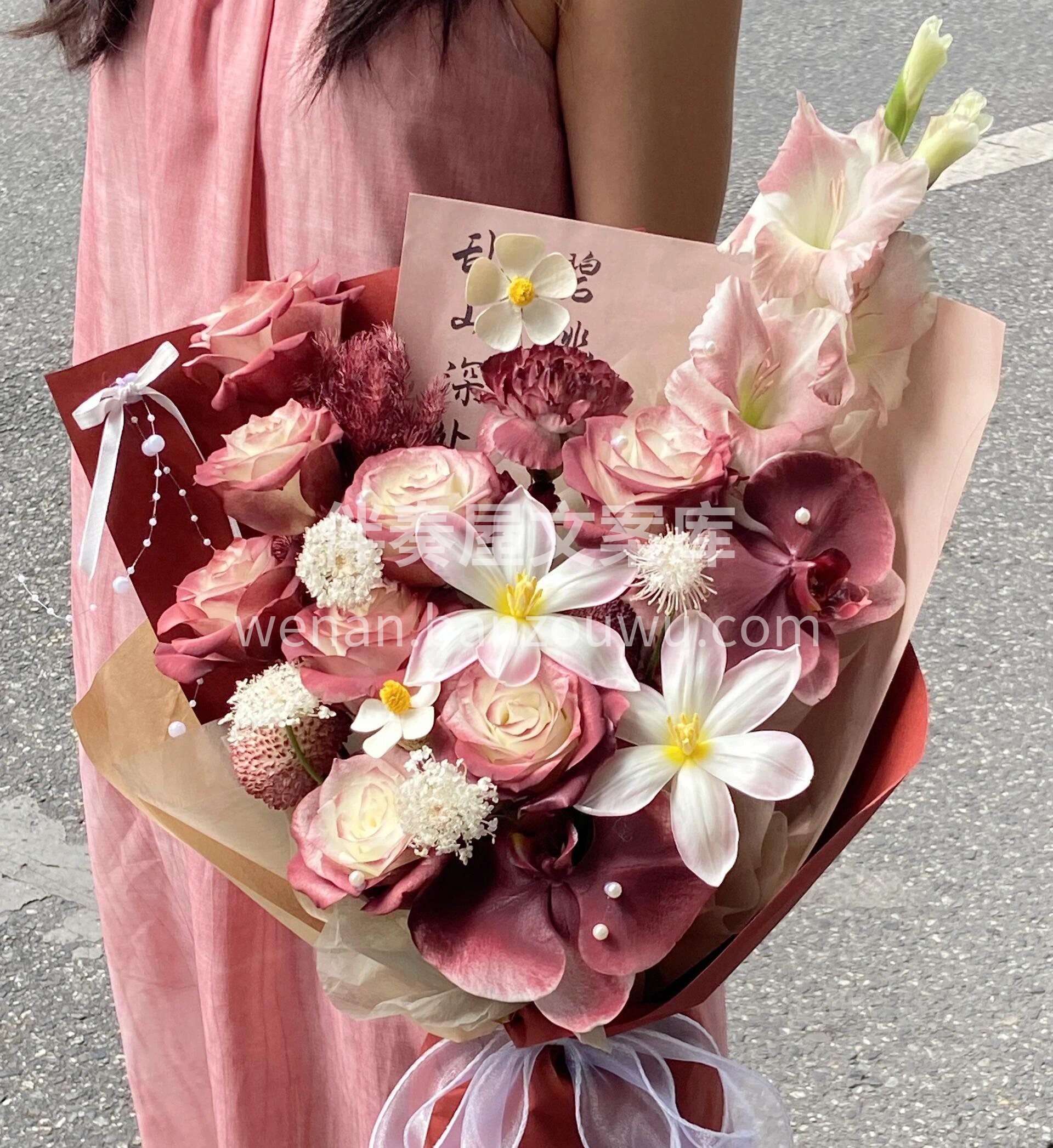 ❤复古红色系花束 送长辈的鲜花🌸首选红色 配图1