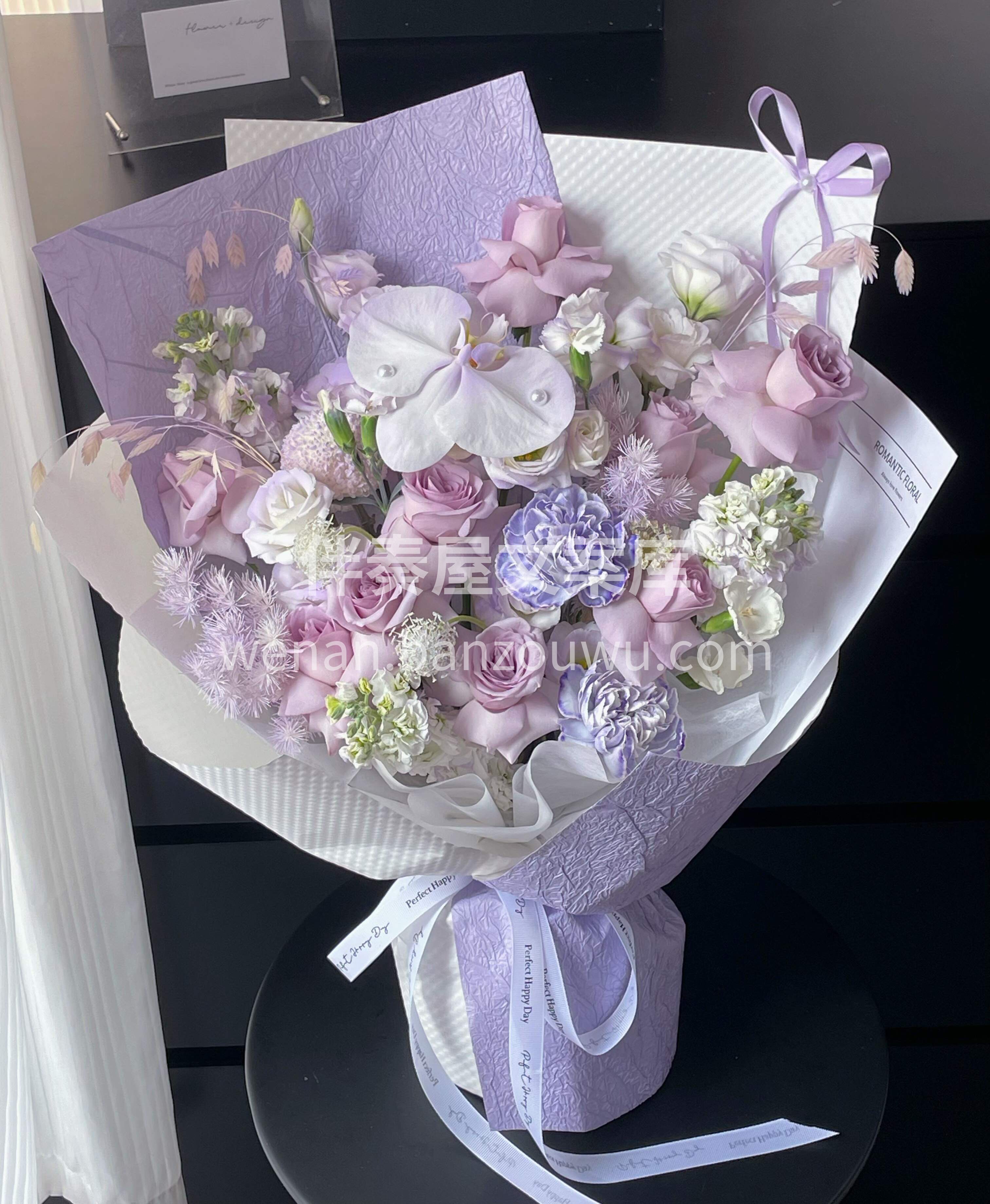 💜紫色系花束 星星漫溢温柔✨ 人间满是至善🎀 梦幻与淡雅撞了 配图1