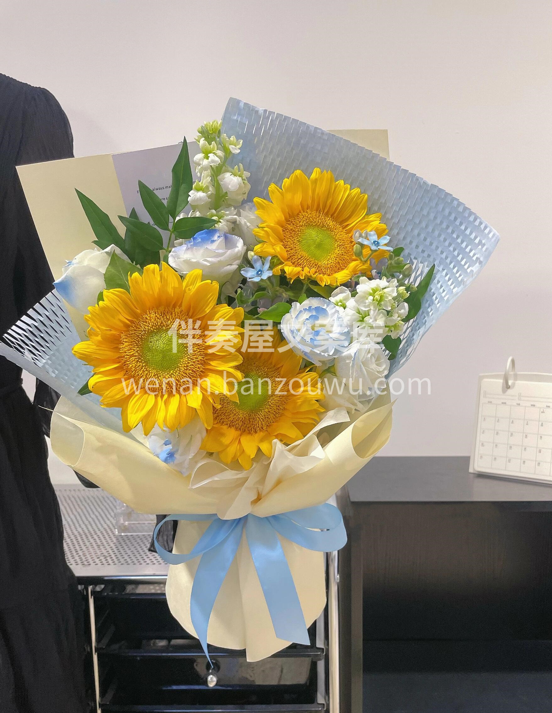 绿心💐向日葵花束 这束花给我一种☀天气晴朗蓝天白云☁的感觉  配图2